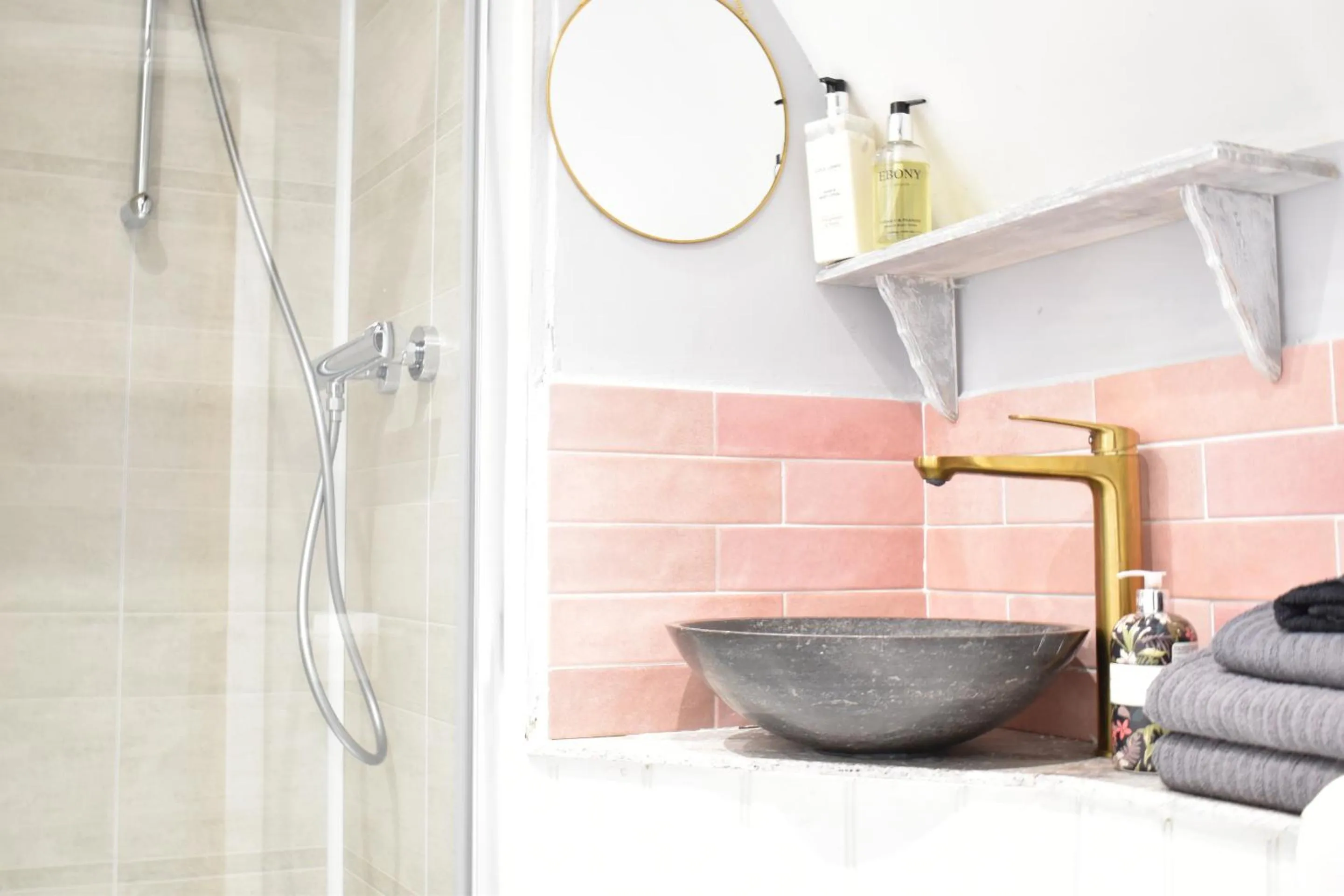 Bathroom in Chestnut Bed and Breakfast