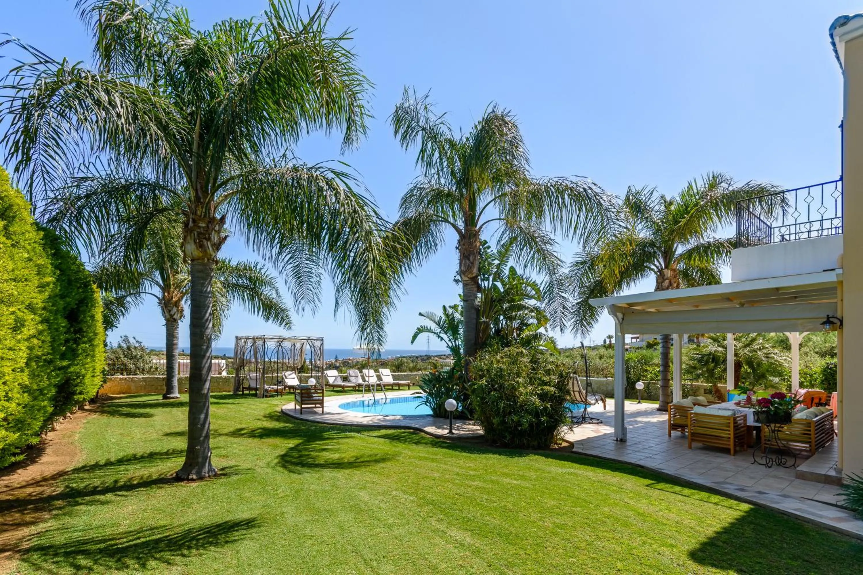 Garden in Pandora Villas