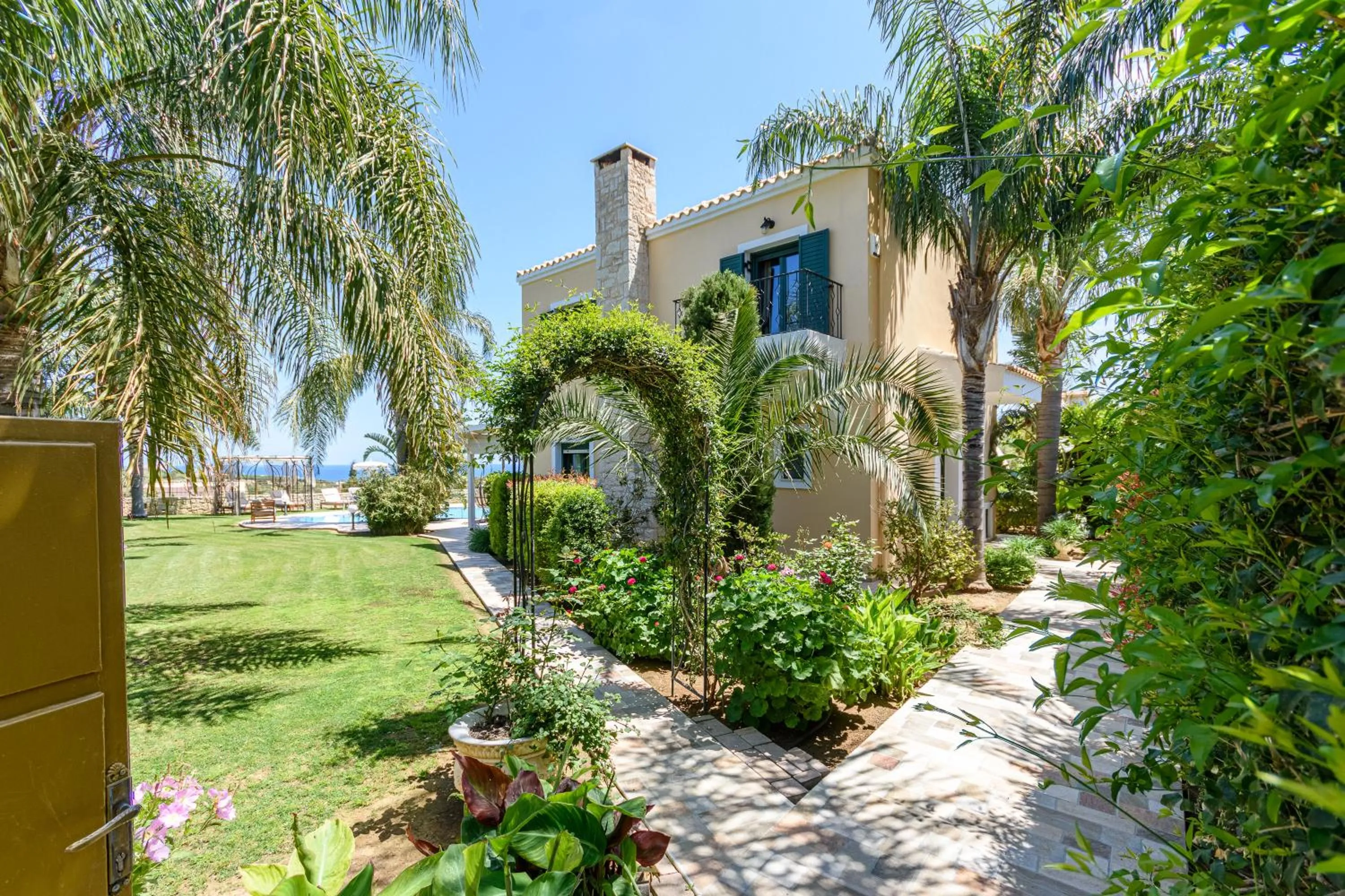 Garden in Pandora Villas