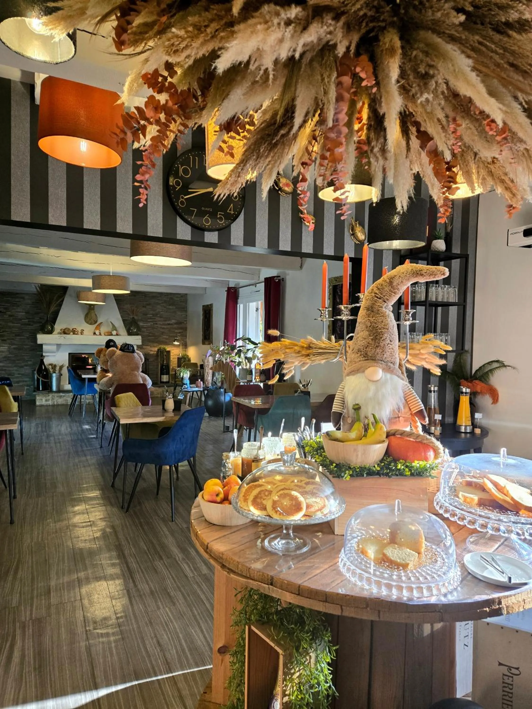 Breakfast in Hôtel Le SAINT-GENIÈS