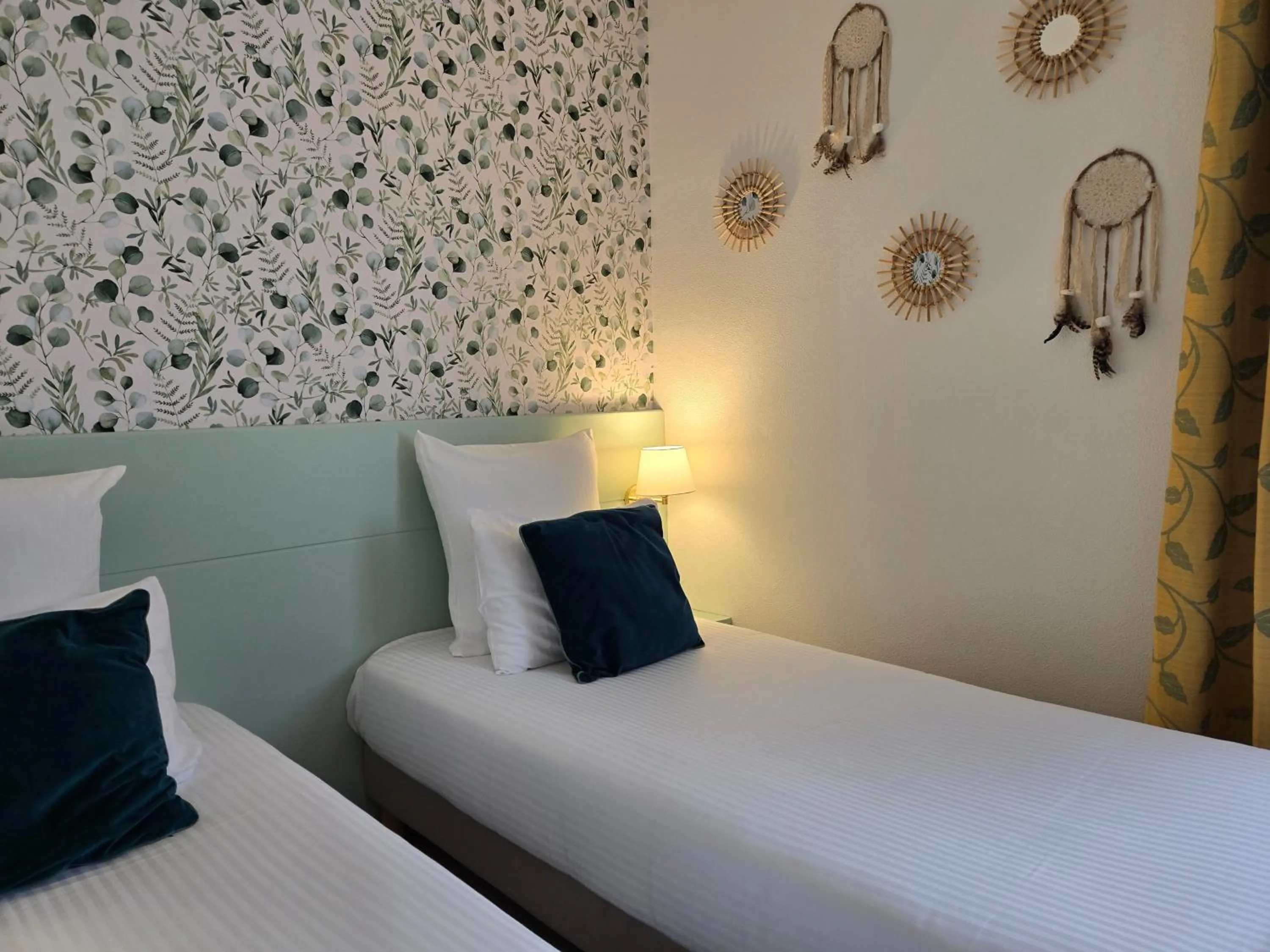 Bed in Hôtel Le SAINT-GENIÈS