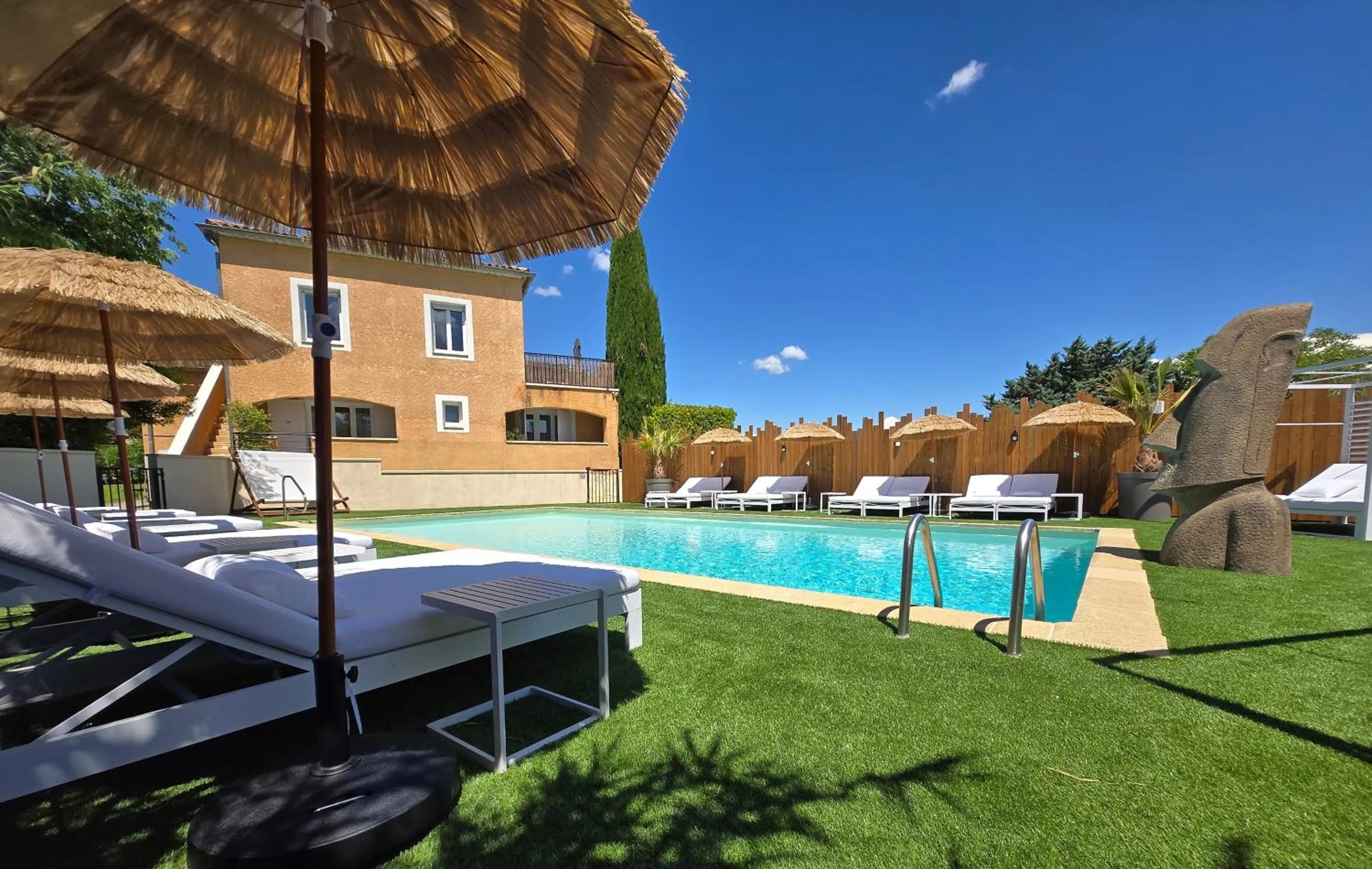 Swimming pool in Hôtel Le SAINT-GENIÈS