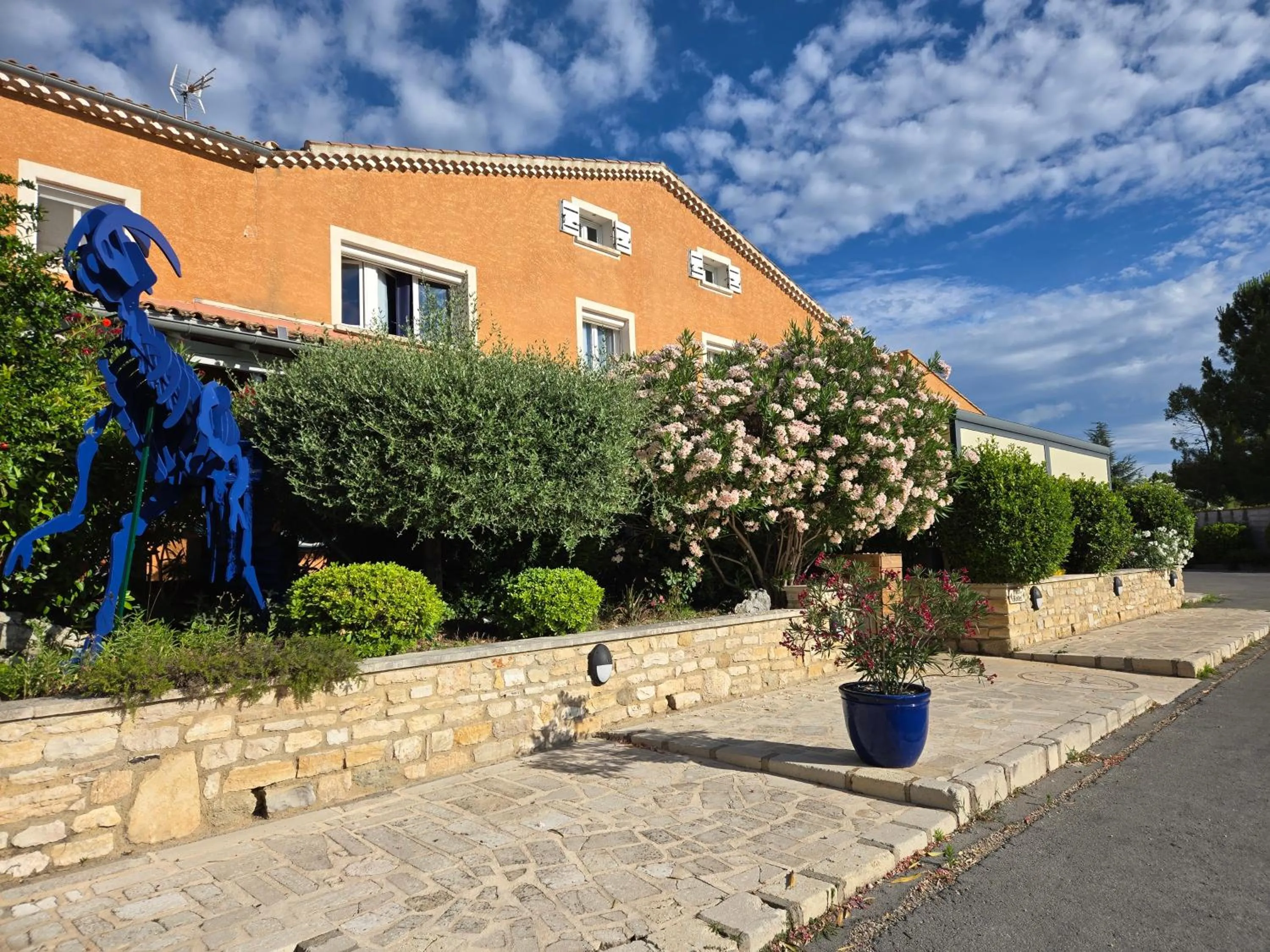 Property building in Hôtel Le SAINT-GENIÈS