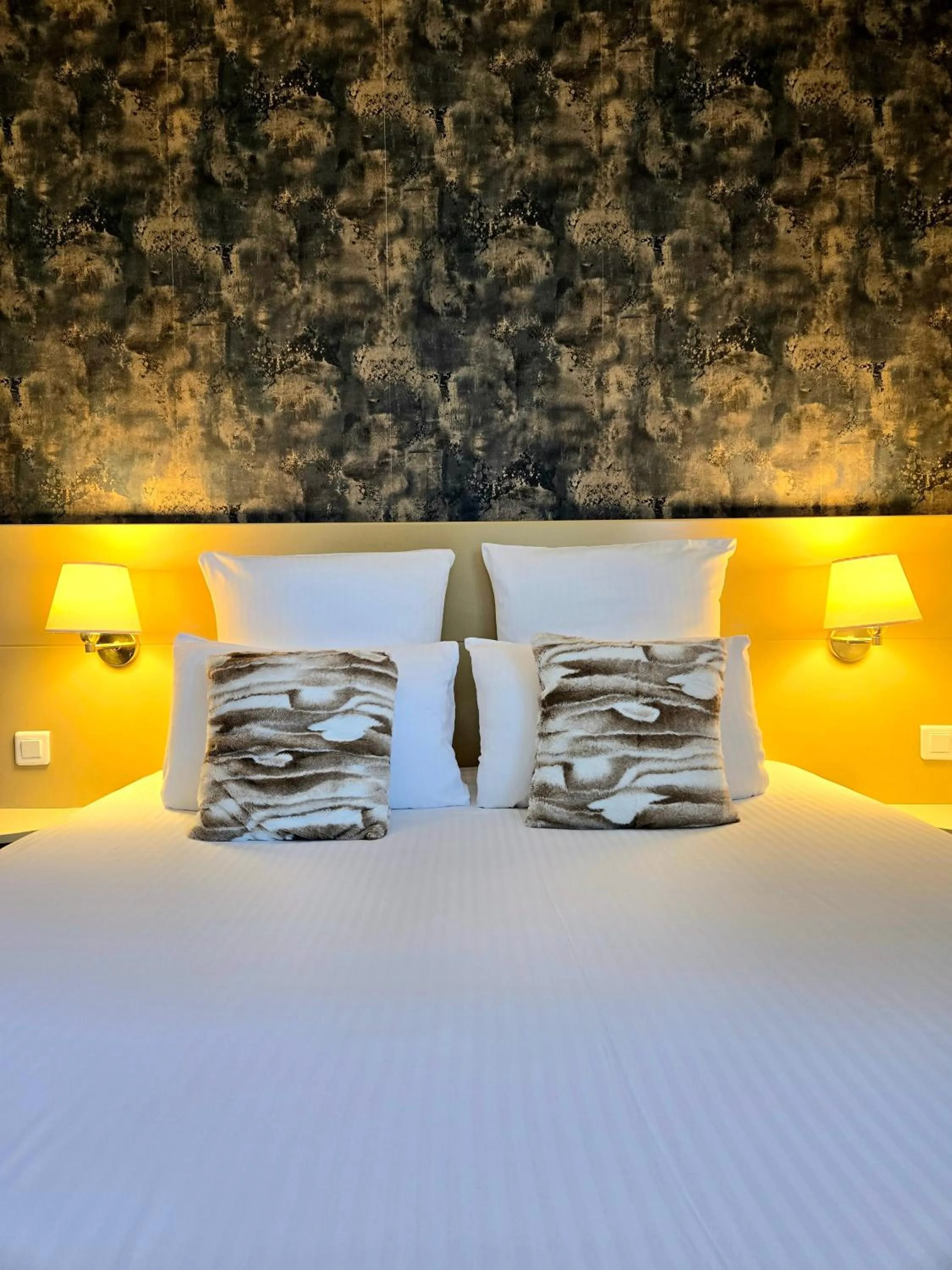 Bedroom, Bed in Hôtel Le SAINT-GENIÈS