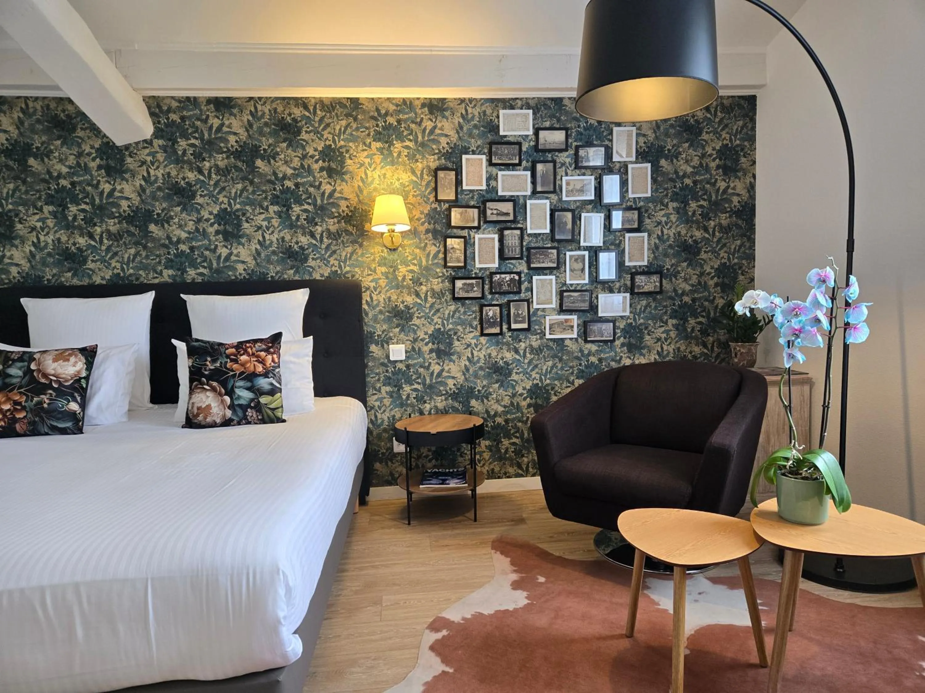 Bedroom, Bed in Hôtel Le SAINT-GENIÈS