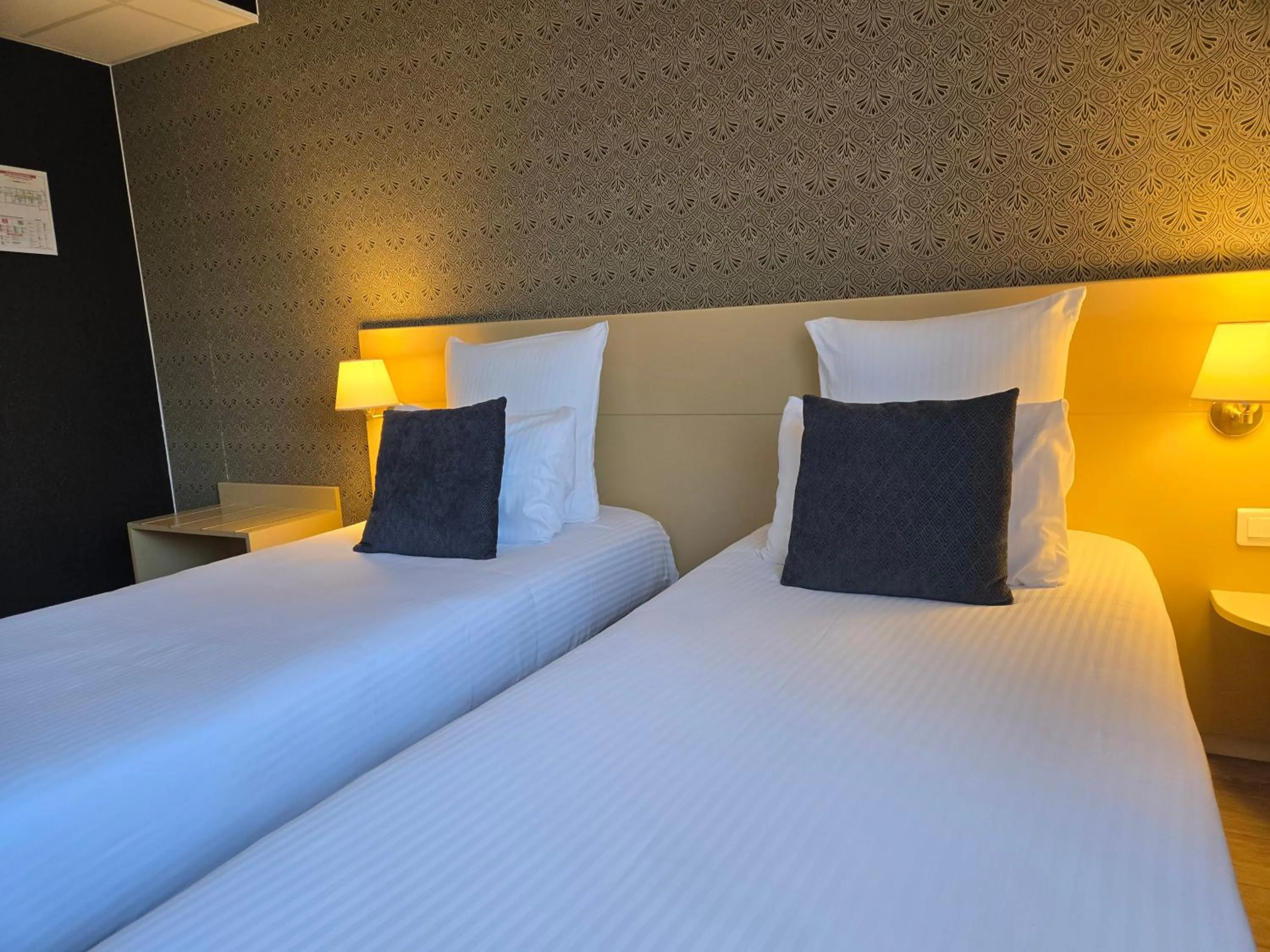 Bed in Hôtel Le SAINT-GENIÈS