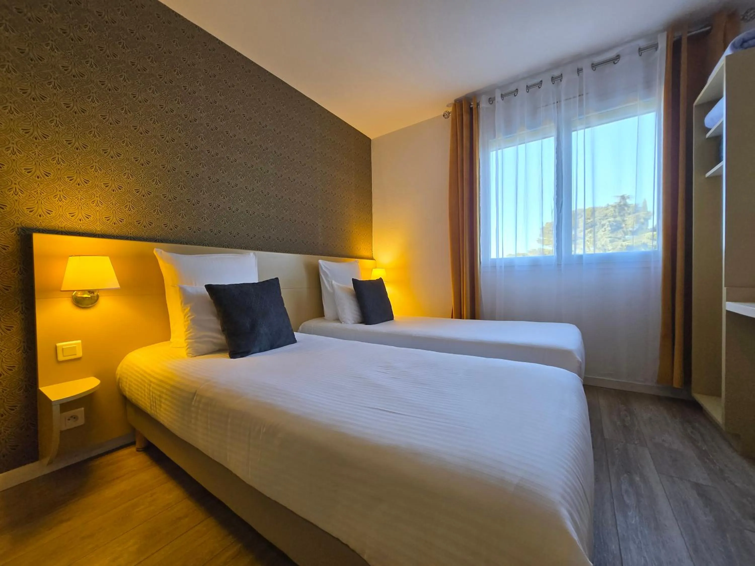 Bed in Hôtel Le SAINT-GENIÈS