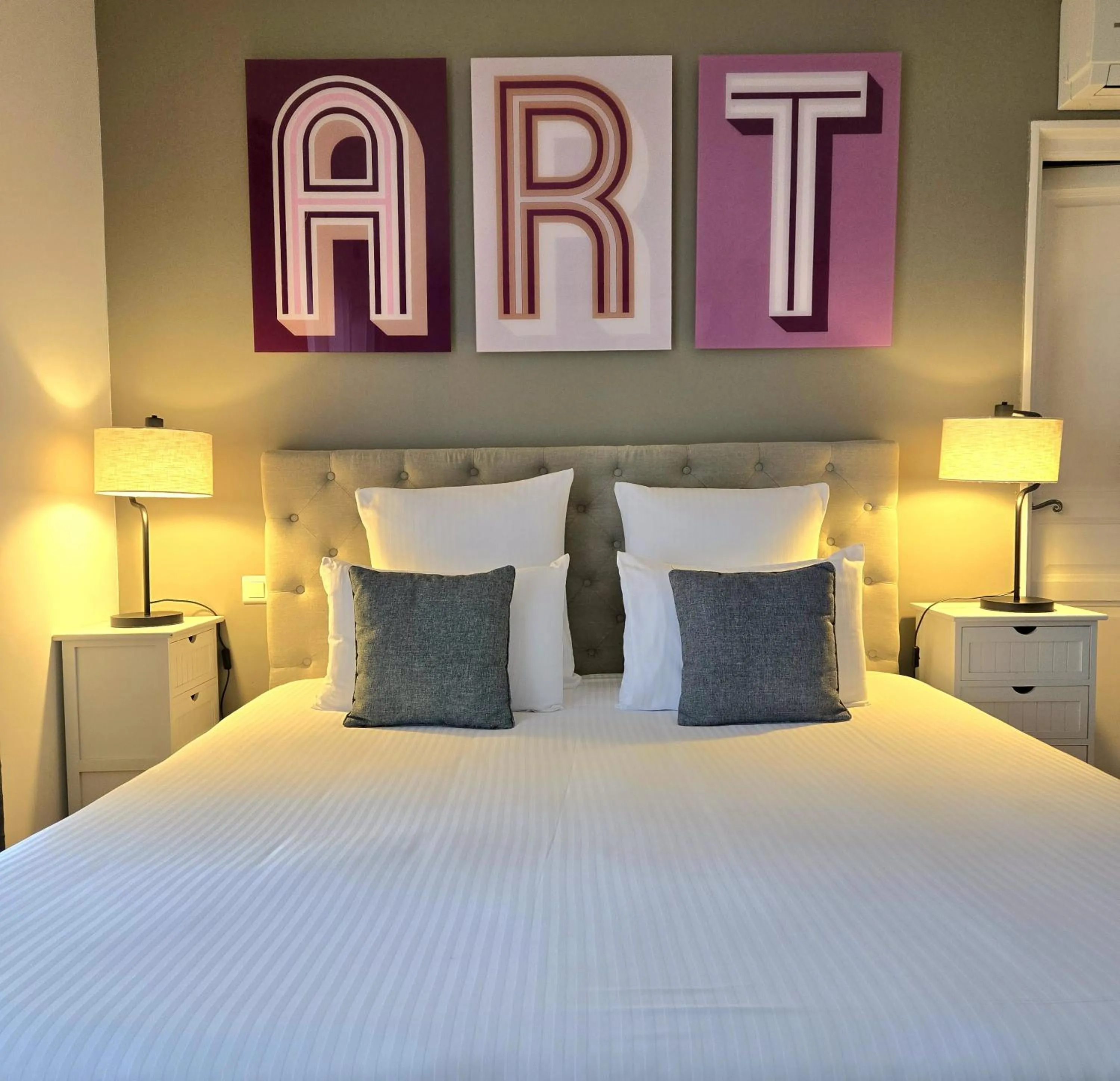 Bed in Hôtel Le SAINT-GENIÈS