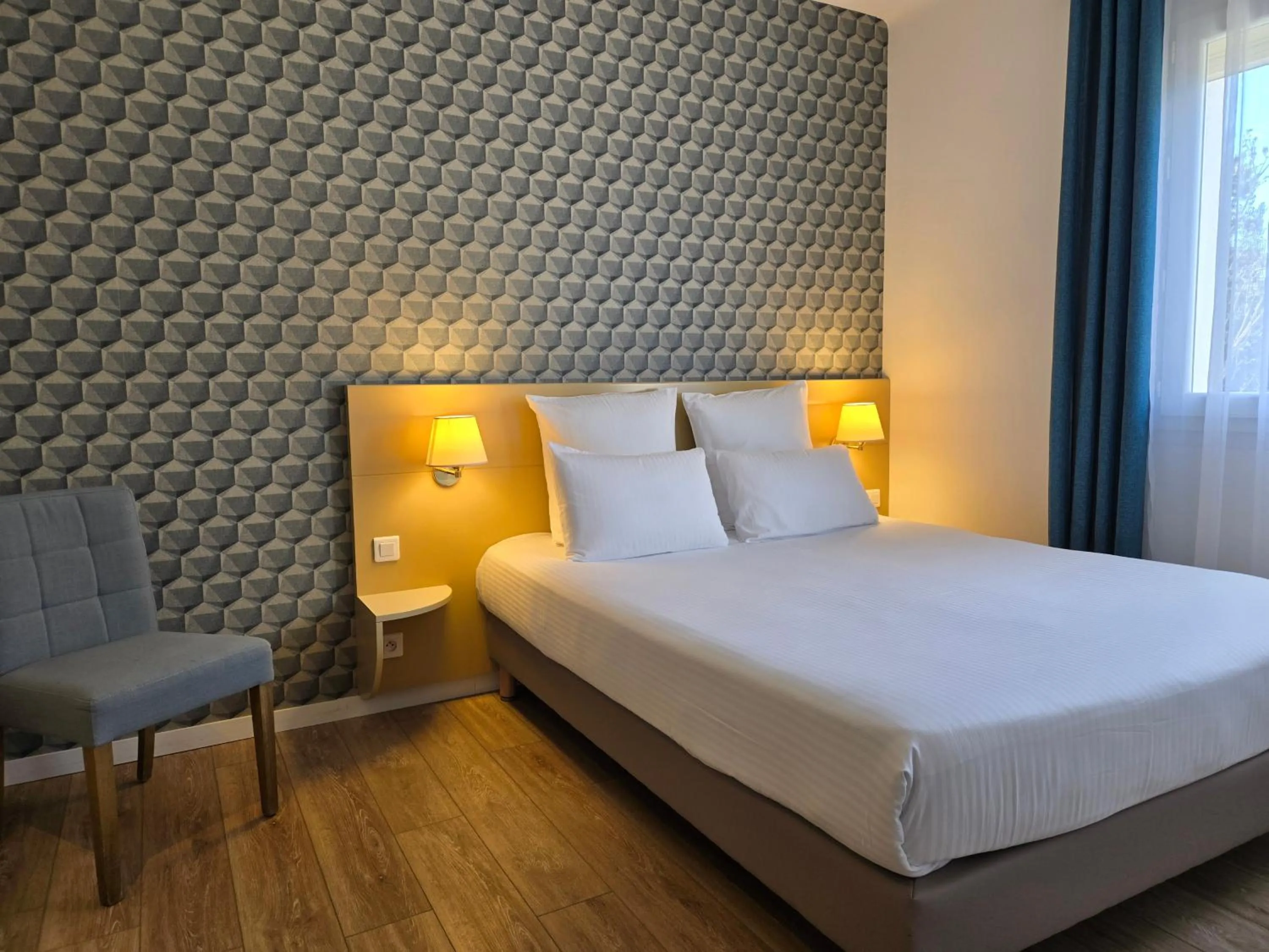 Bedroom, Bed in Hôtel Le SAINT-GENIÈS