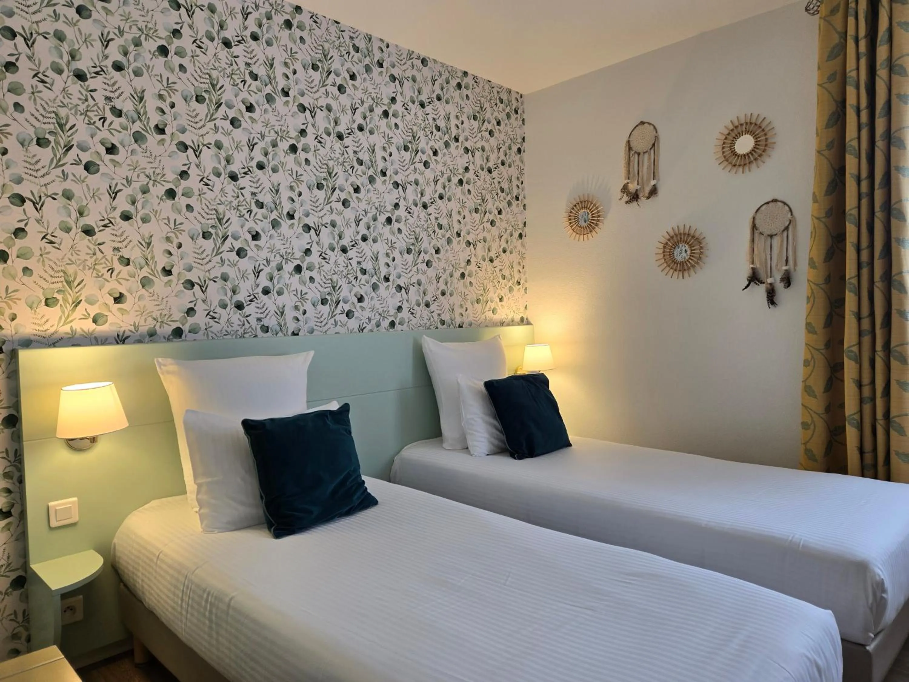 Bed in Hôtel Le SAINT-GENIÈS