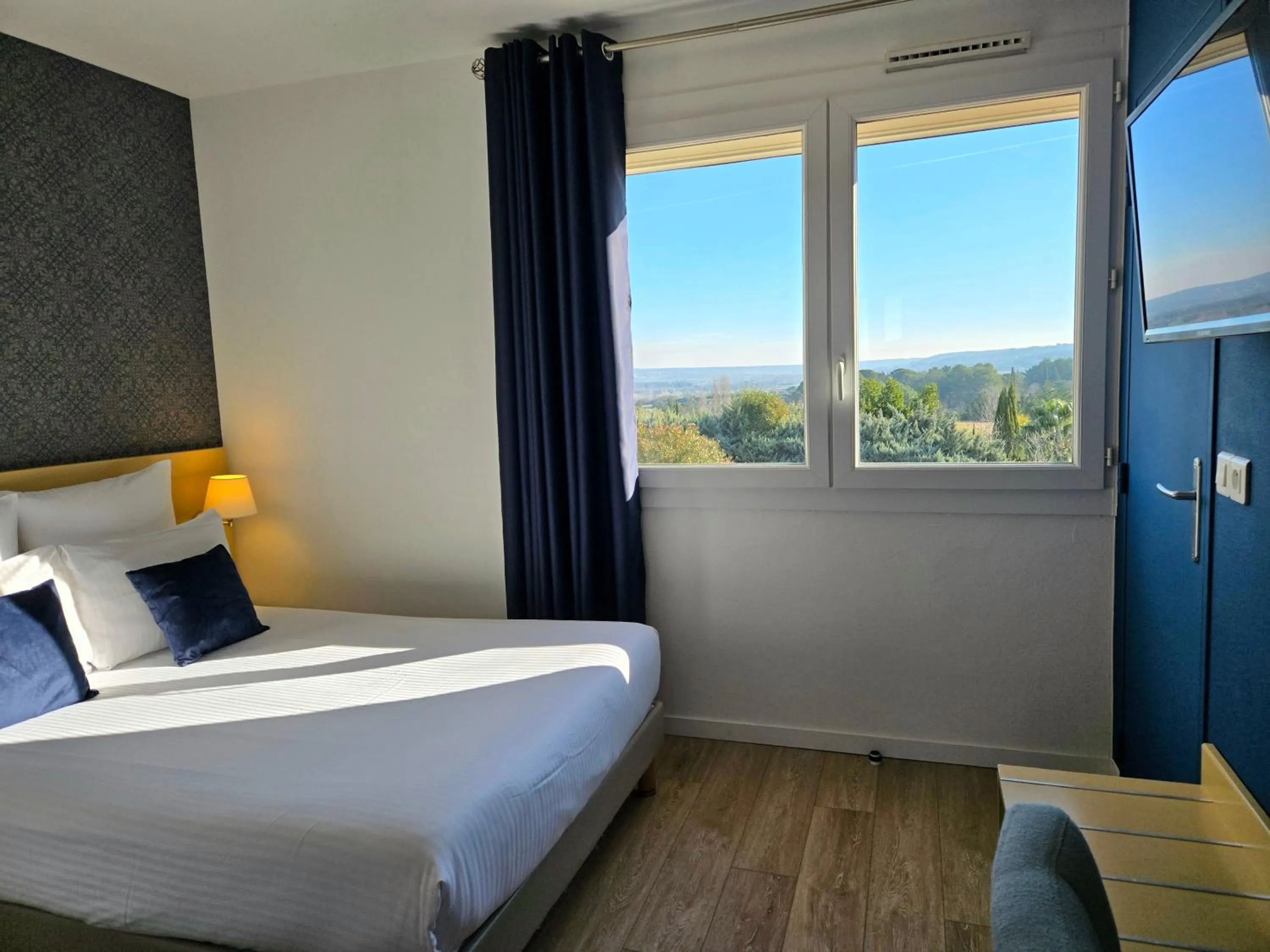 Photo of the whole room, Bed in Hôtel Le SAINT-GENIÈS