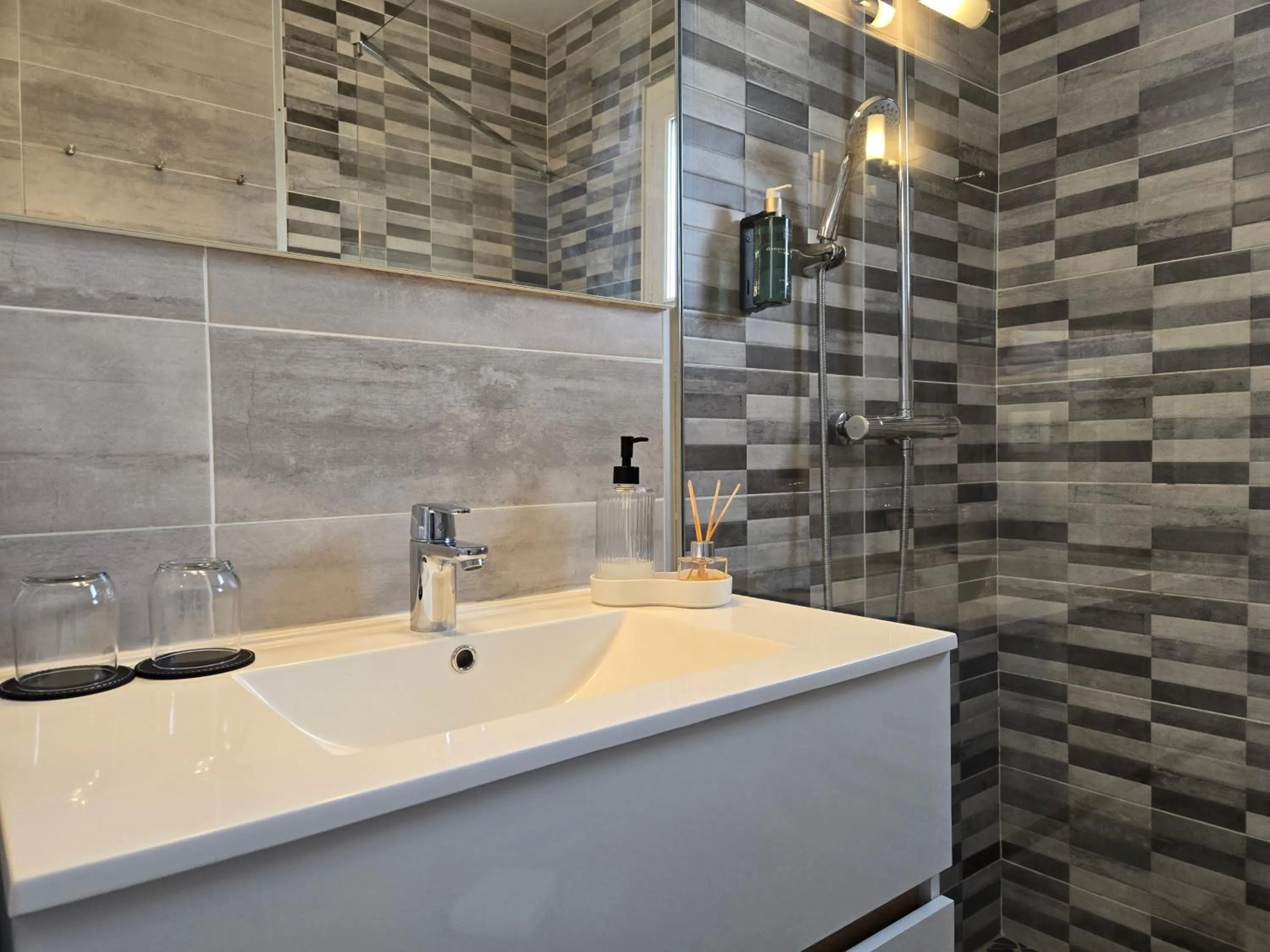 Bathroom in Hôtel Le SAINT-GENIÈS