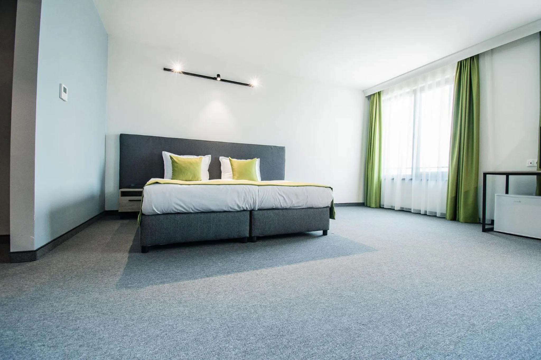 A&M Hotel with free parking