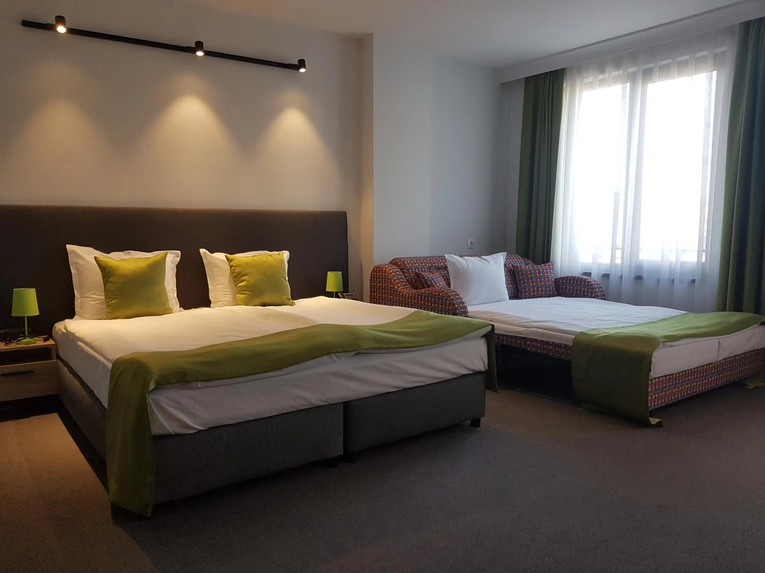 A&M Hotel with free parking