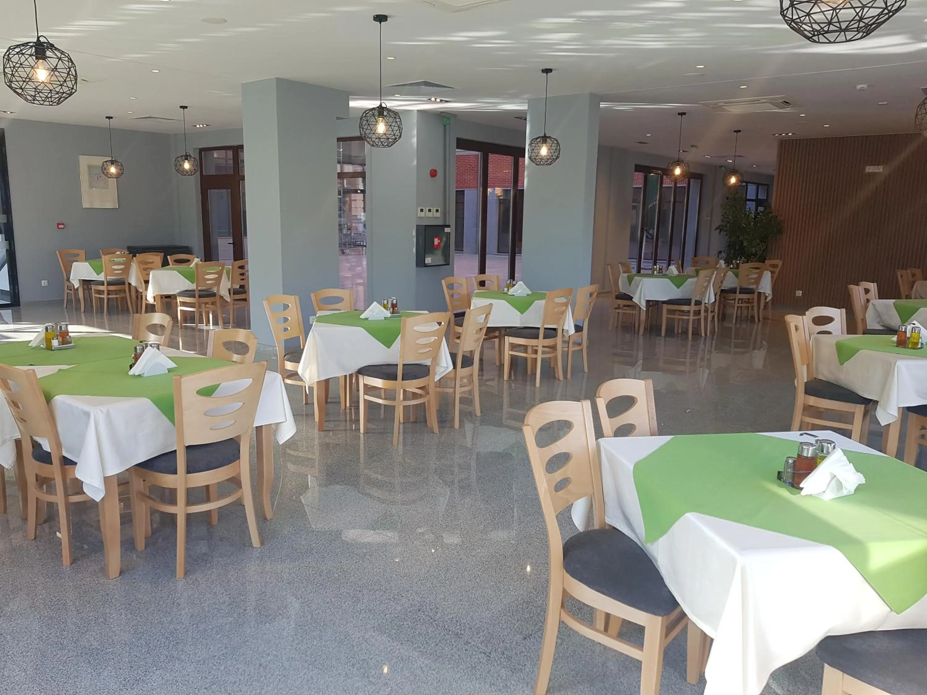 Restaurant/places to eat in A&M Hotel with free parking