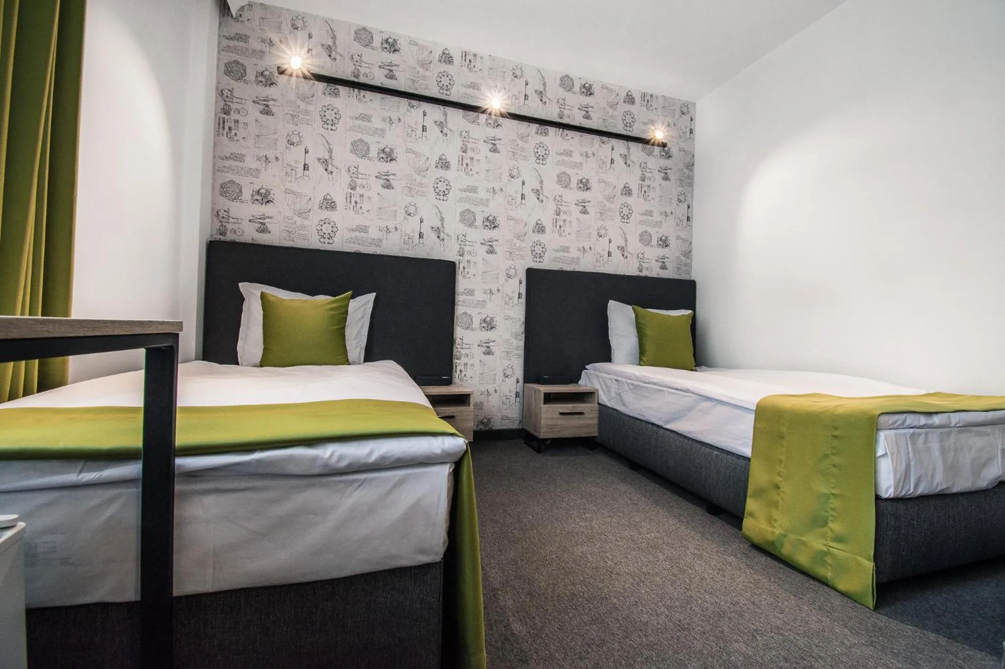 A&M Hotel with free parking