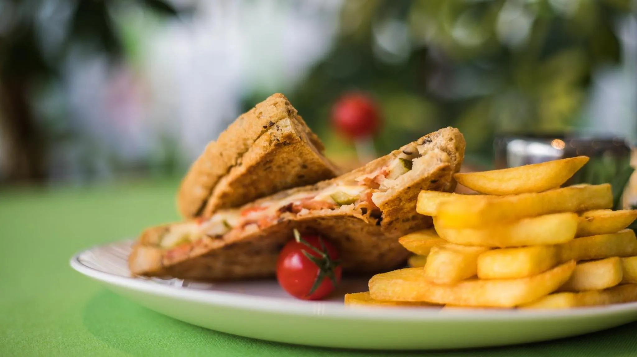 A&M Hotel with free parking