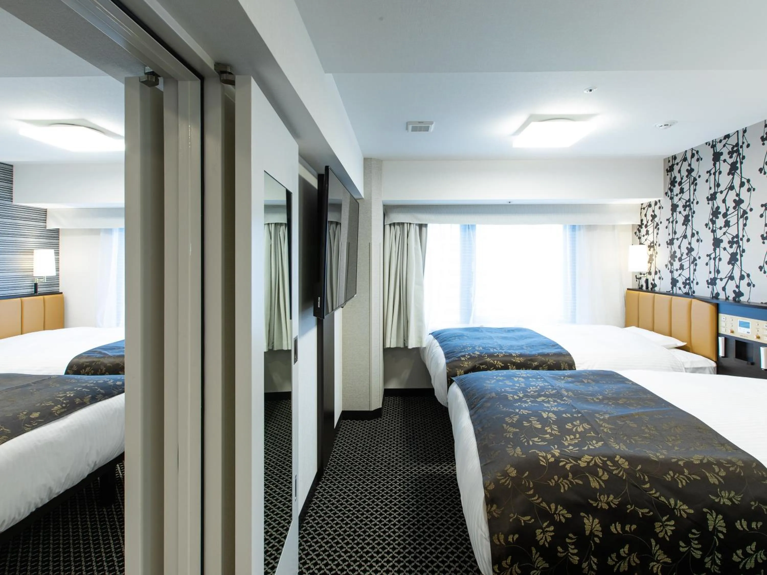 Photo of the whole room, Bed in APA Hotel Kyoto Ekihigashi