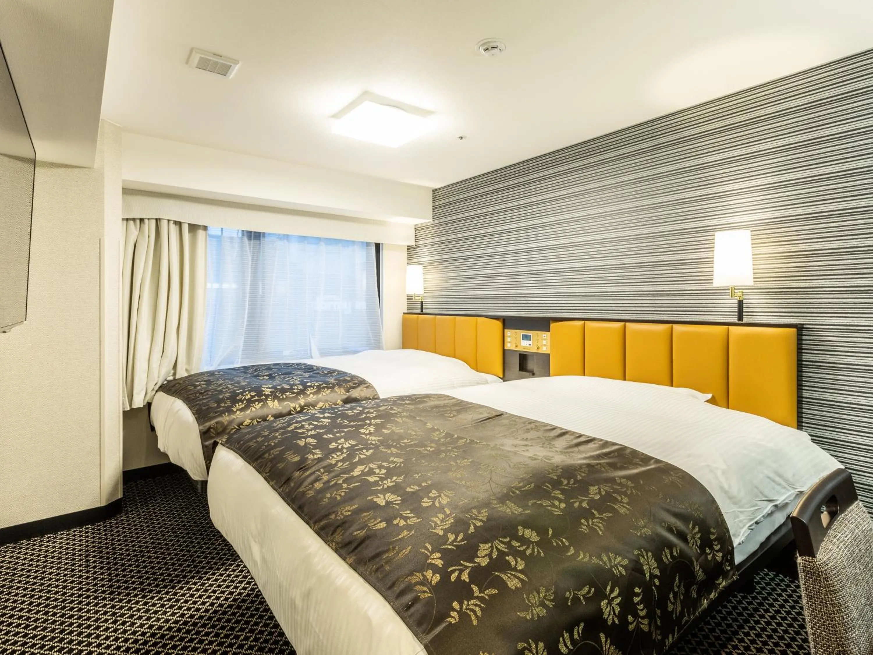 Photo of the whole room, Bed in APA Hotel Kyoto Ekihigashi