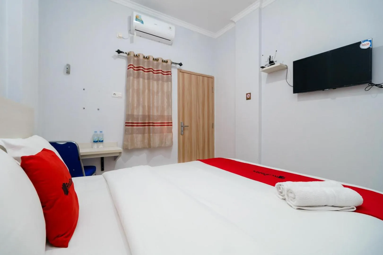 Bed in RedDoorz near Pantai Barat Pangandaran 2