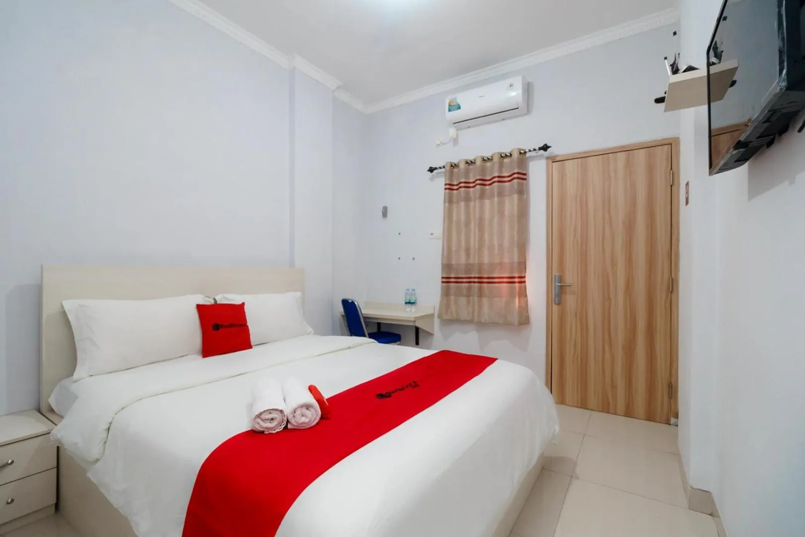 Bed in RedDoorz near Pantai Barat Pangandaran 2