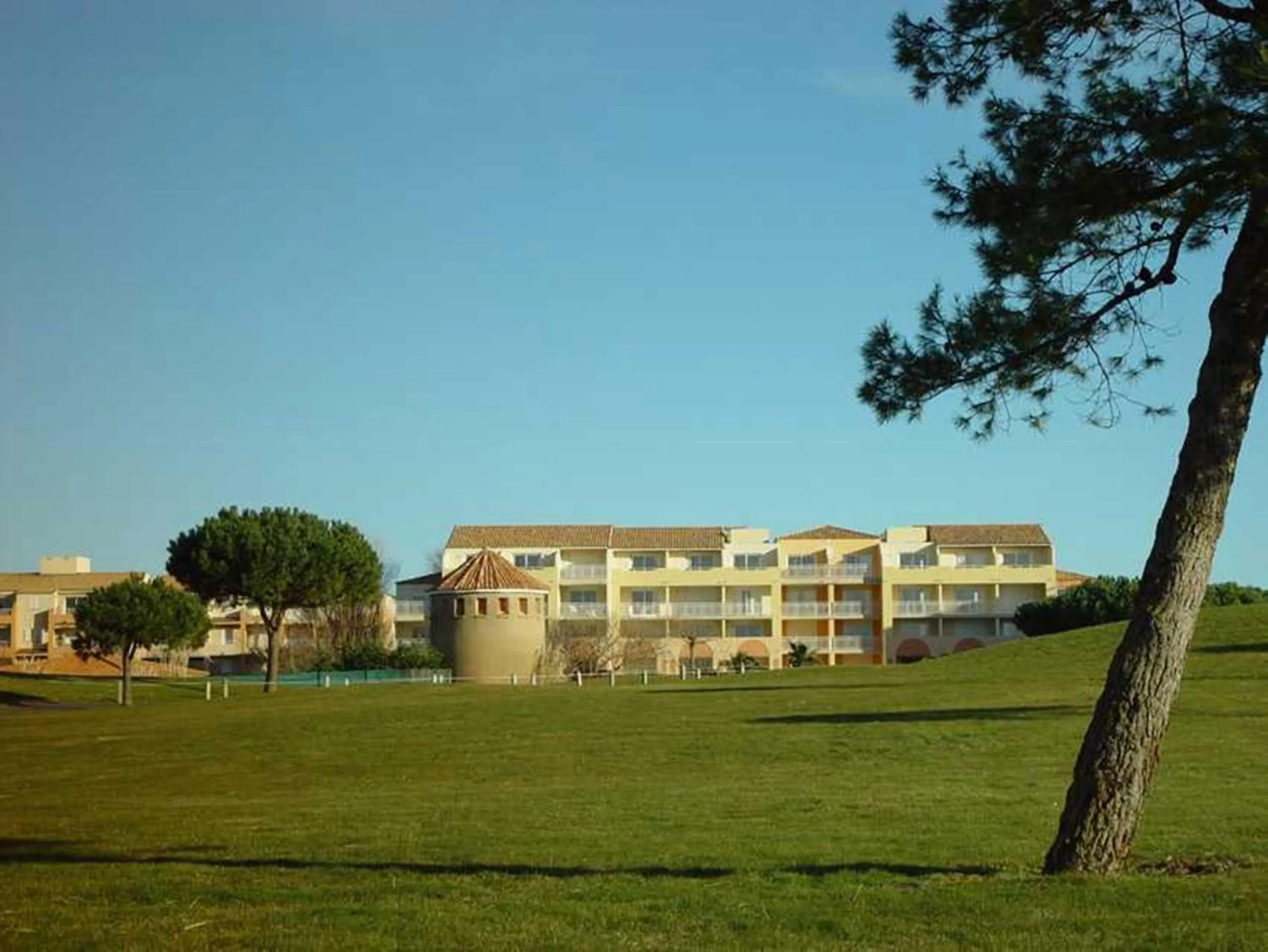 Facade/entrance in Vacancéole - Résidence Le Palmyra Golf