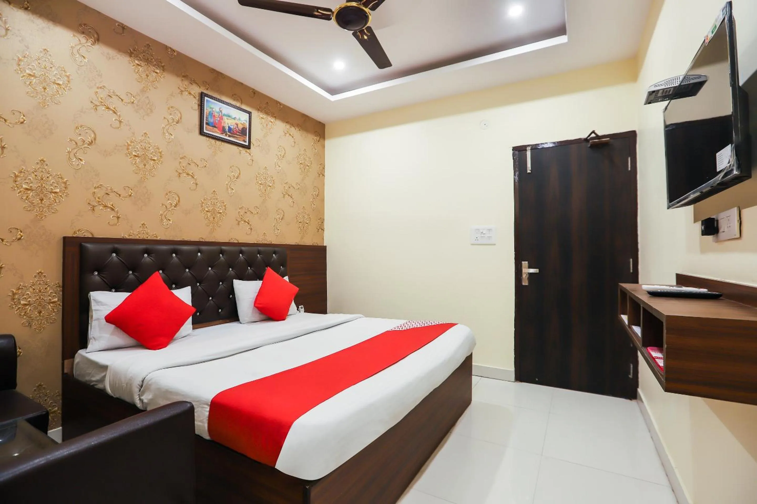 Bedroom, Bed in Hotel O City Residency