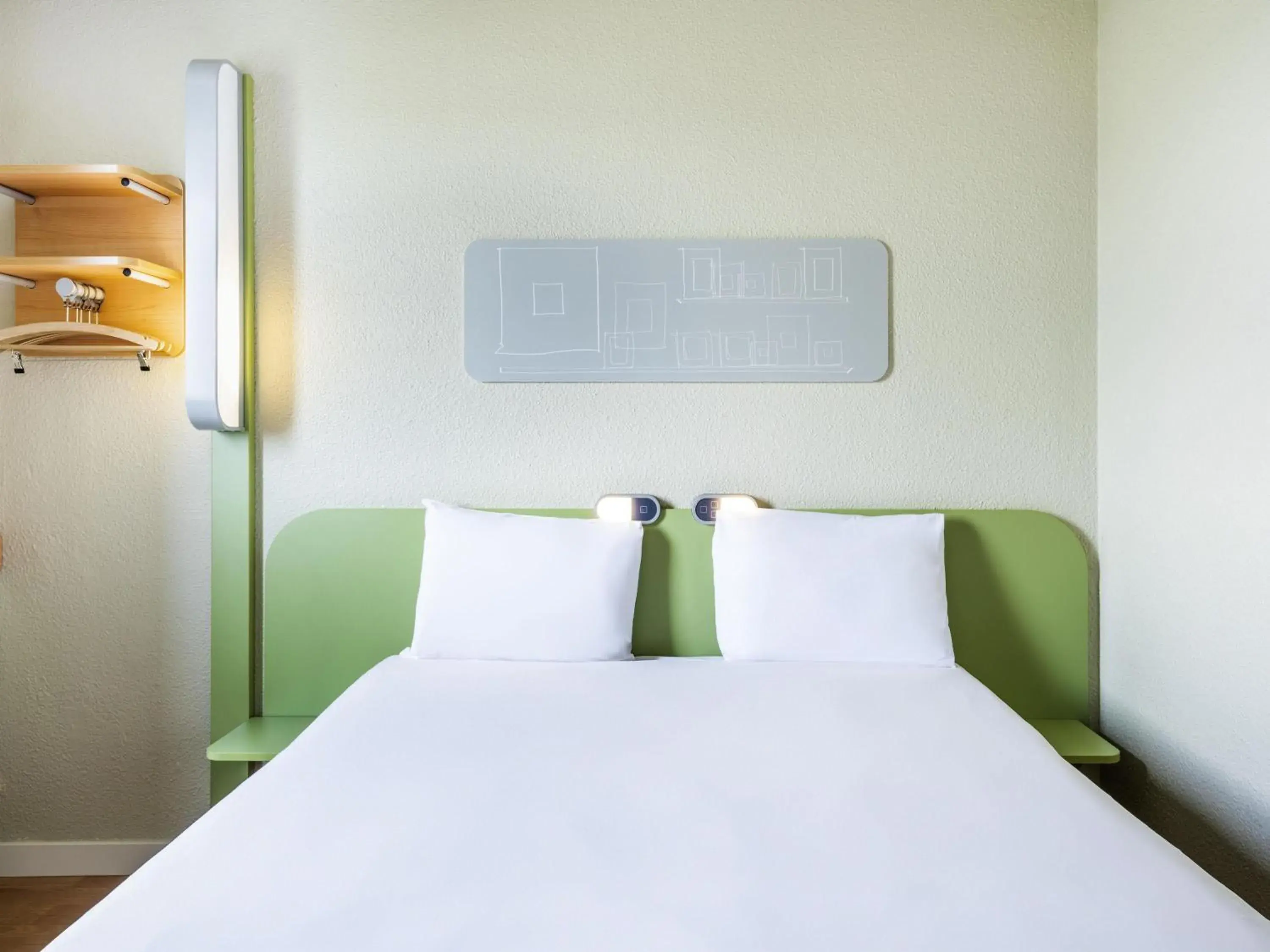 Queen Room in ibis budget Paris Porte de Bercy Queen Room in ibis budget Paris Porte de Bercy