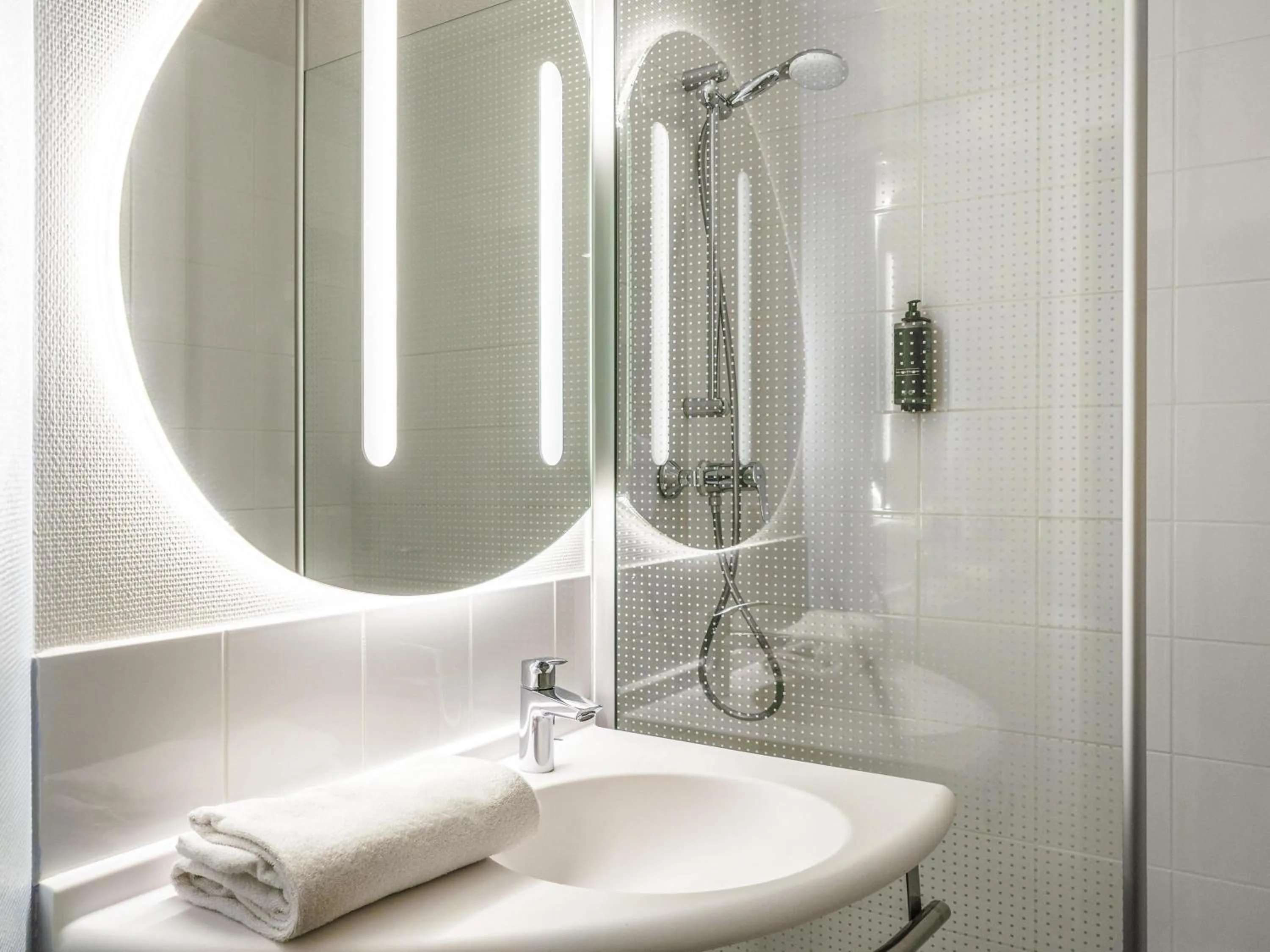 Bedroom in ibis budget Paris Porte de Bercy