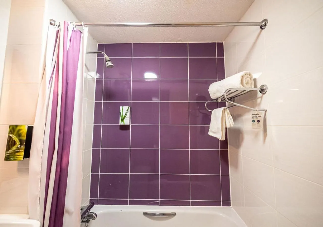 Shower in Stables Inn, Aintree