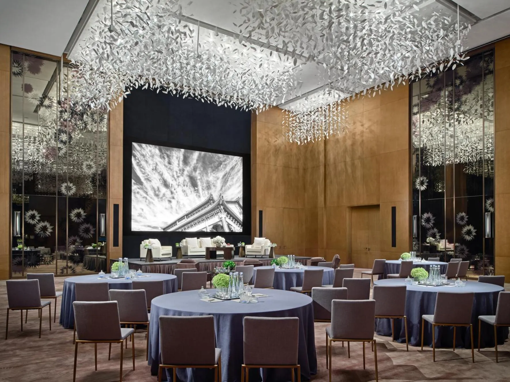 Banquet/Function facilities in Rosewood Guangzhou, enjoy free shuttle bus service between the hotel and the Canton Fair Complex during the Canton Fair