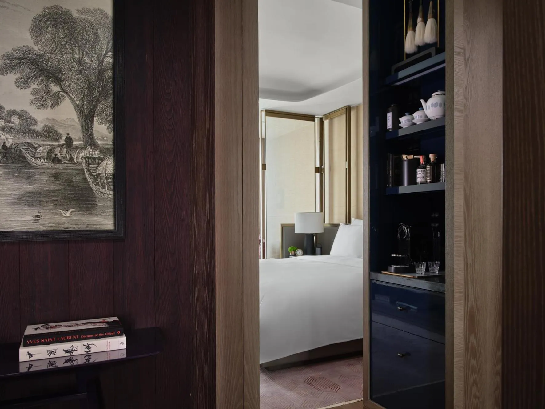 minibar, Bed in Rosewood Guangzhou, enjoy free shuttle bus service between the hotel and the Canton Fair Complex during the Canton Fair