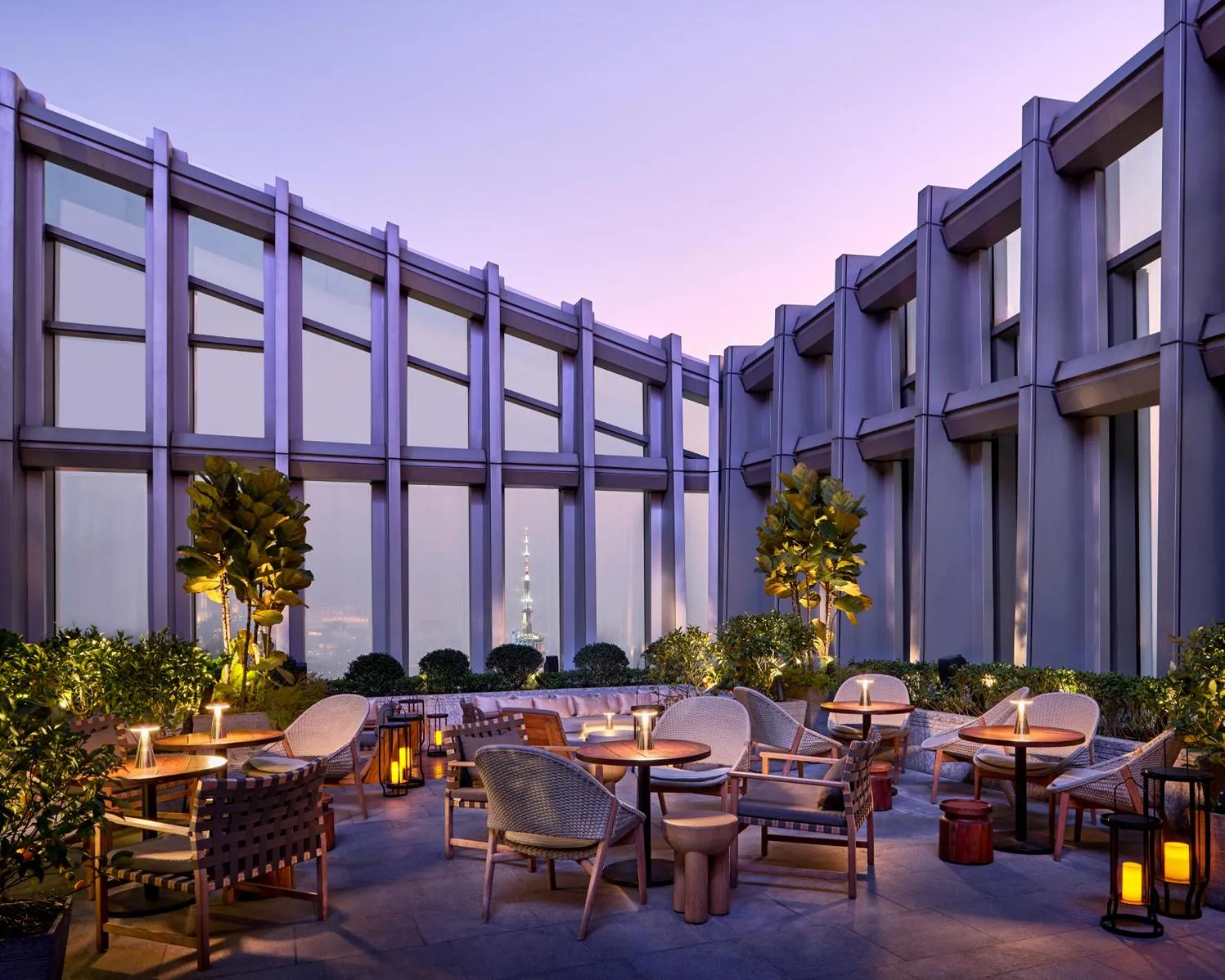 Restaurant/places to eat in Rosewood Guangzhou, enjoy free shuttle bus service between the hotel and the Canton Fair Complex during the Canton Fair