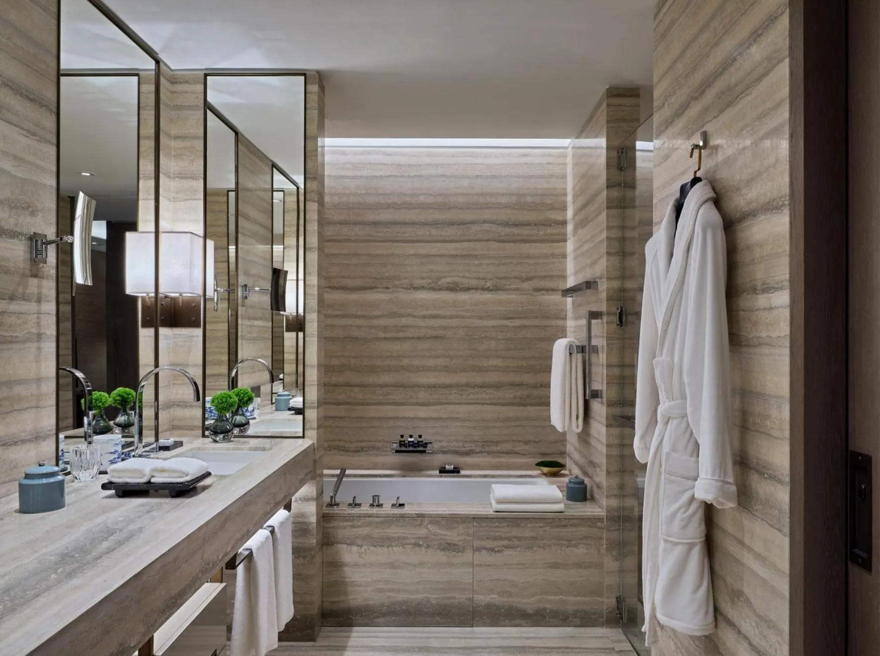 Bathroom in Rosewood Guangzhou, enjoy free shuttle bus service between the hotel and the Canton Fair Complex during the Canton Fair