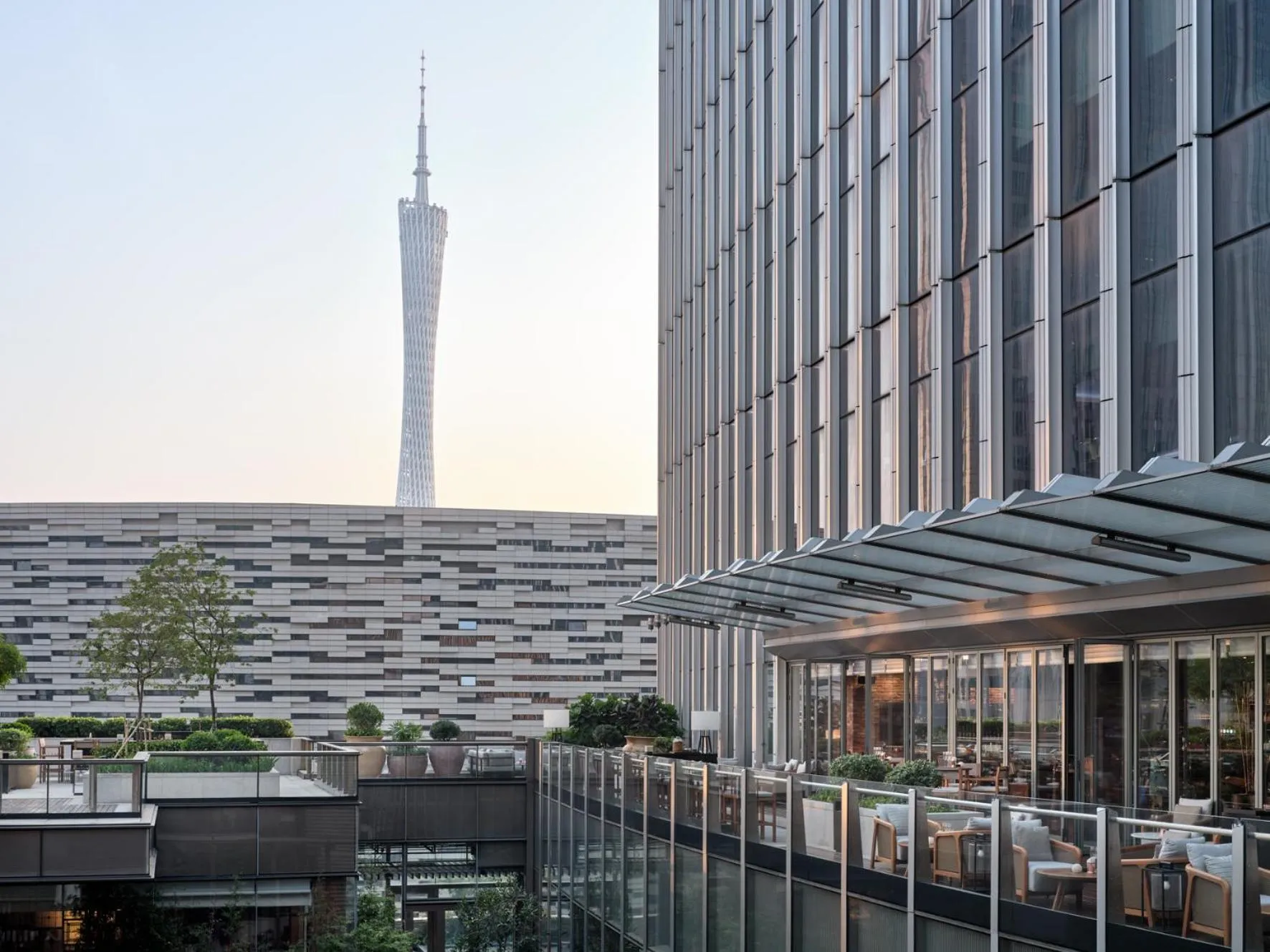 Restaurant/places to eat in Rosewood Guangzhou, enjoy free shuttle bus service between the hotel and the Canton Fair Complex during the Canton Fair