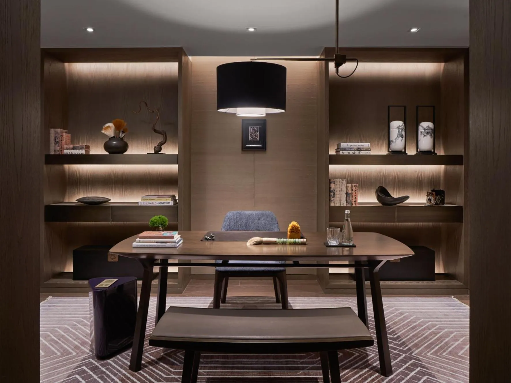 Seating area in Rosewood Guangzhou, enjoy free shuttle bus service between the hotel and the Canton Fair Complex during the Canton Fair