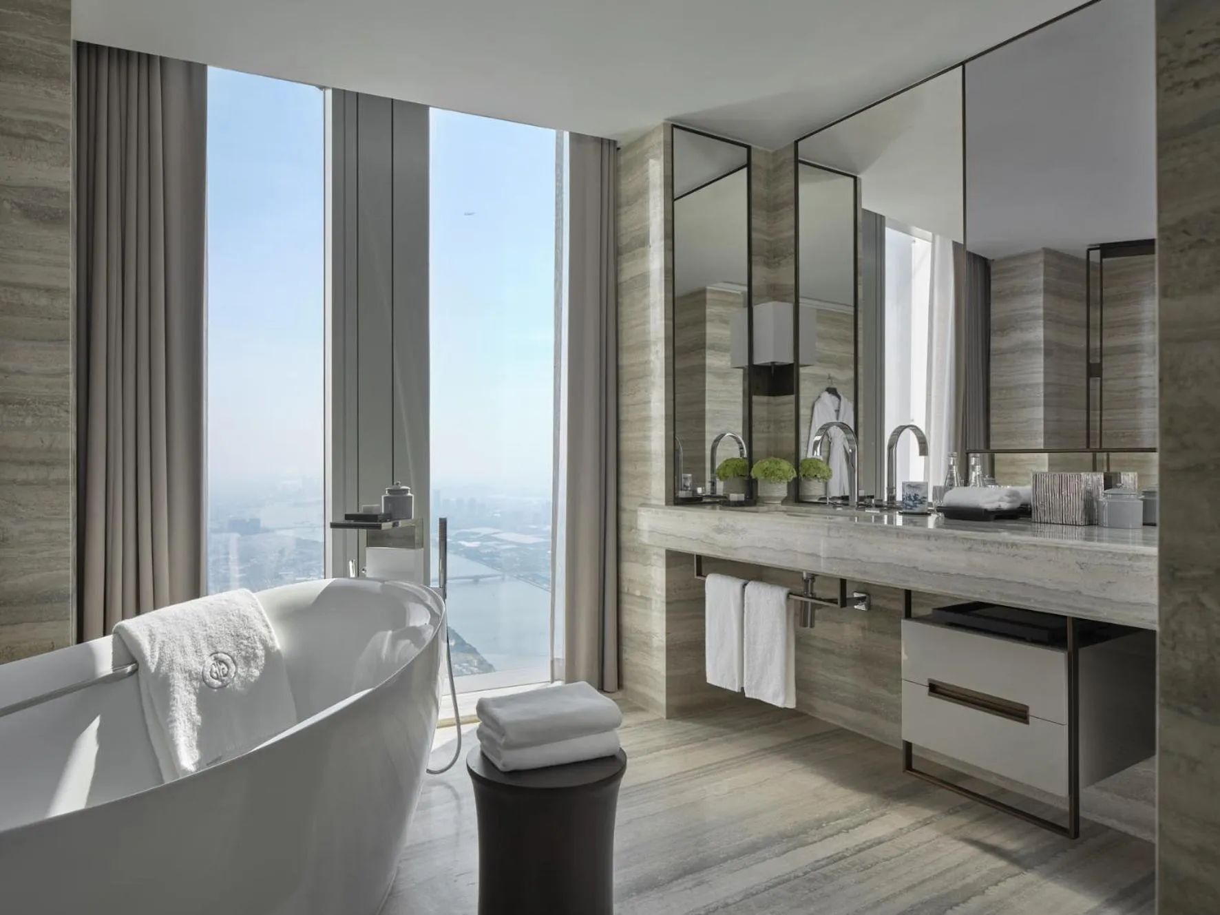 Bathroom in Rosewood Guangzhou, enjoy free shuttle bus service between the hotel and the Canton Fair Complex during the Canton Fair