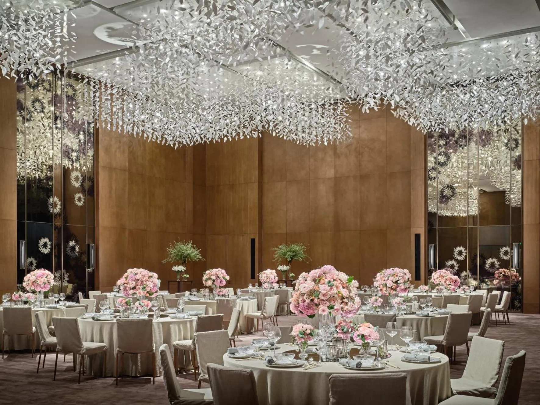 Banquet/Function facilities in Rosewood Guangzhou, enjoy free shuttle bus service between the hotel and the Canton Fair Complex during the Canton Fair
