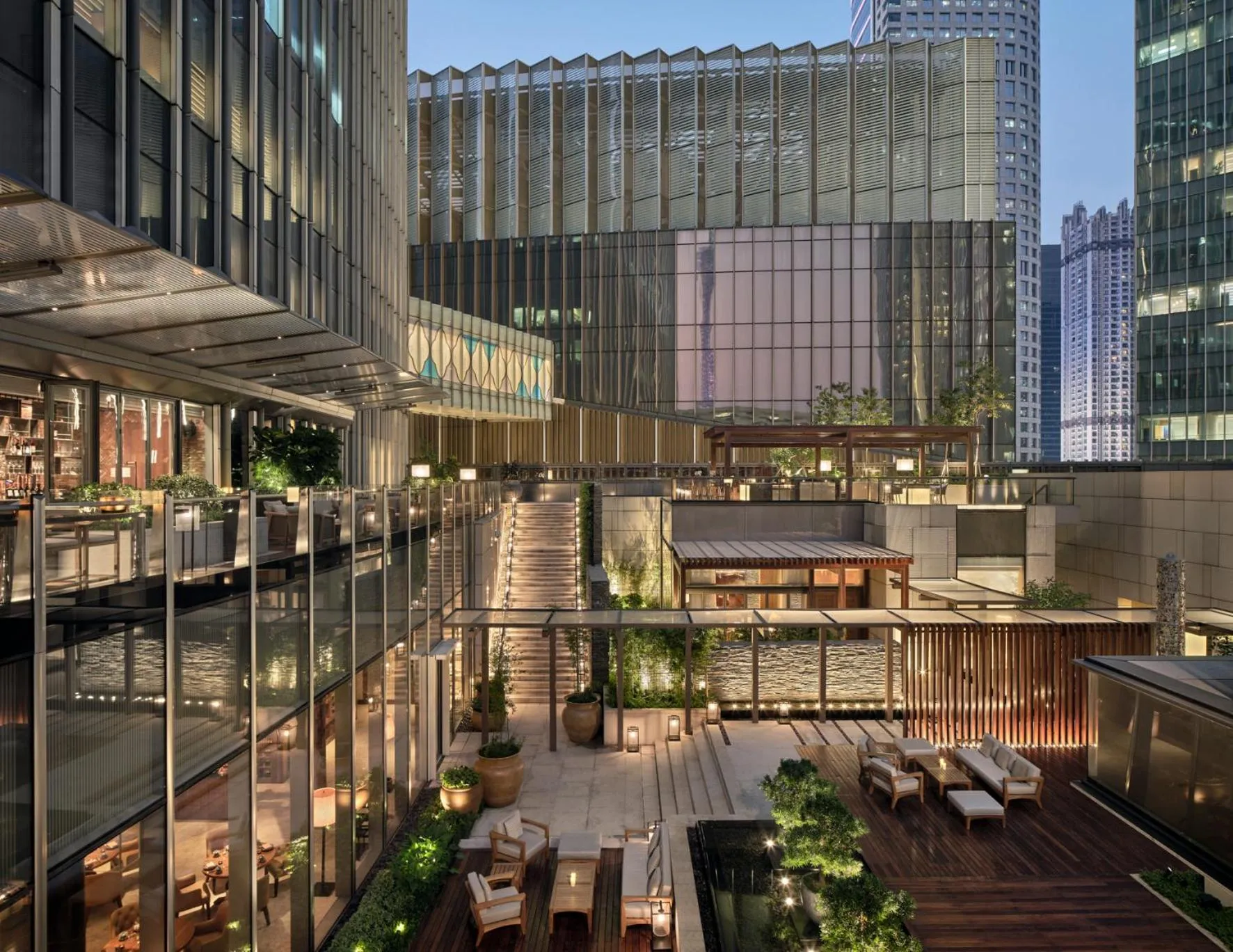 Restaurant/places to eat in Rosewood Guangzhou, enjoy free shuttle bus service between the hotel and the Canton Fair Complex during the Canton Fair