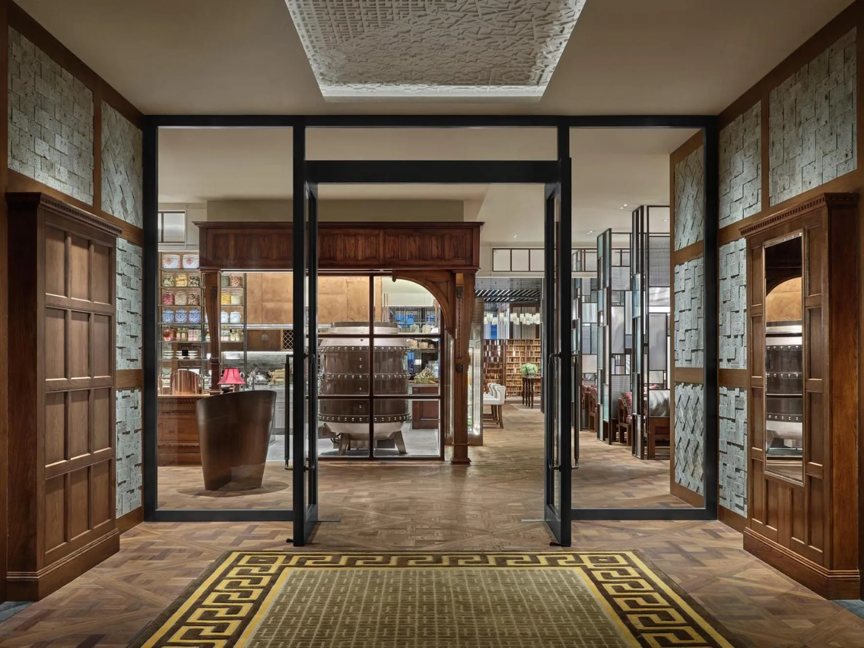 Restaurant/places to eat in Rosewood Guangzhou, enjoy free shuttle bus service between the hotel and the Canton Fair Complex during the Canton Fair