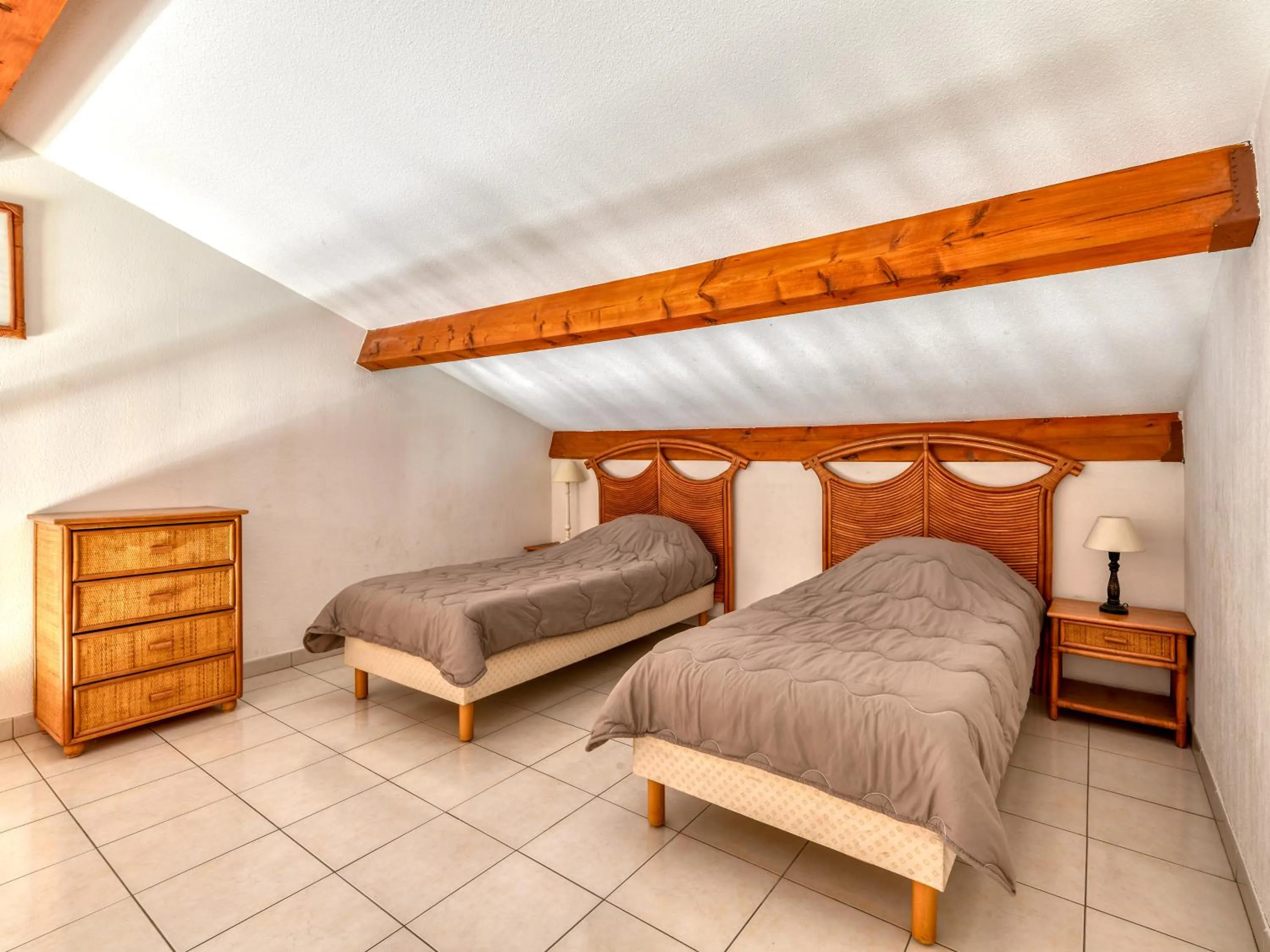 Bedroom, Bed in Vacancéole - Résidence Alizéa Beach