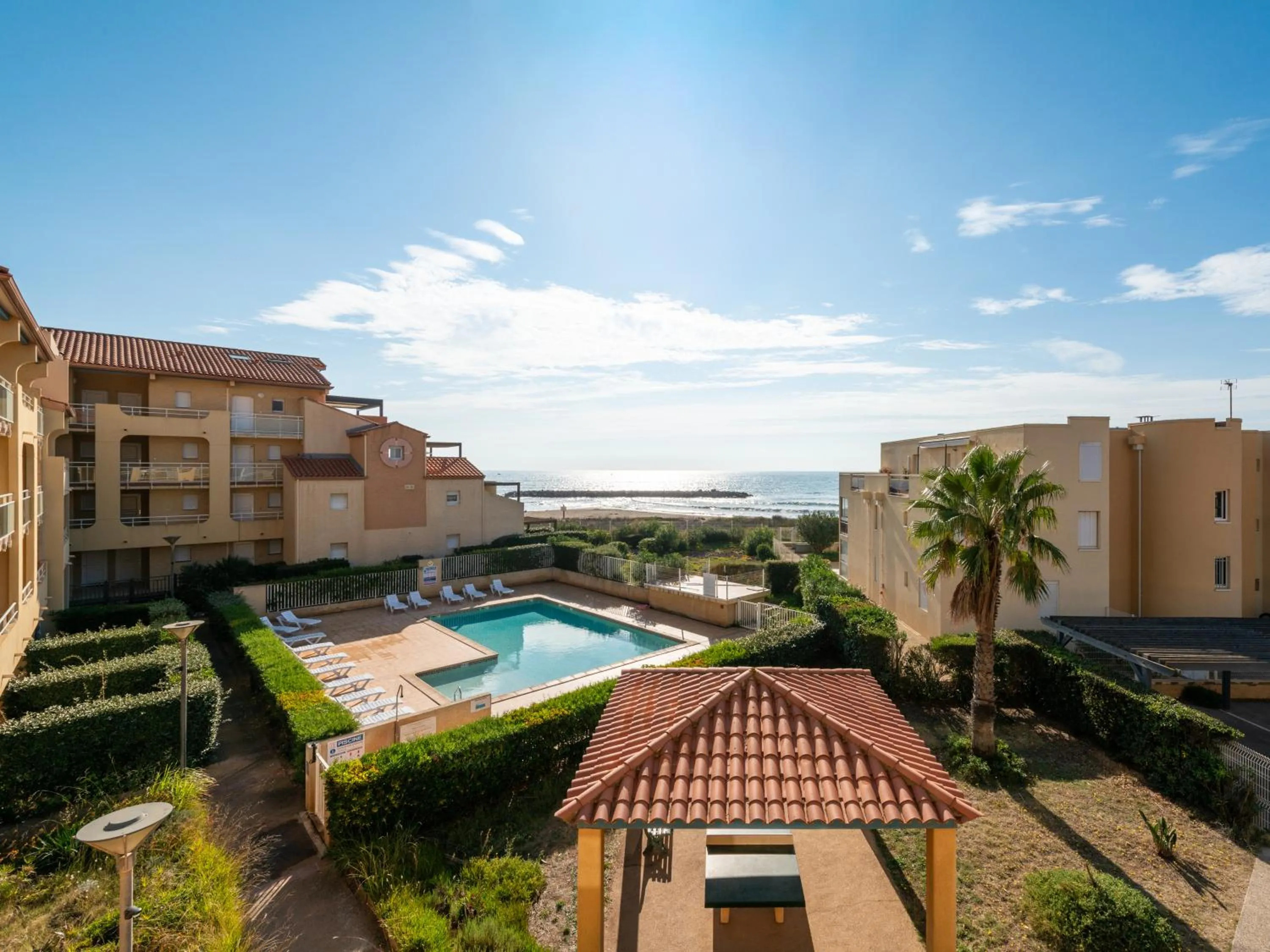 Swimming pool in Vacancéole - Résidence Alizéa Beach