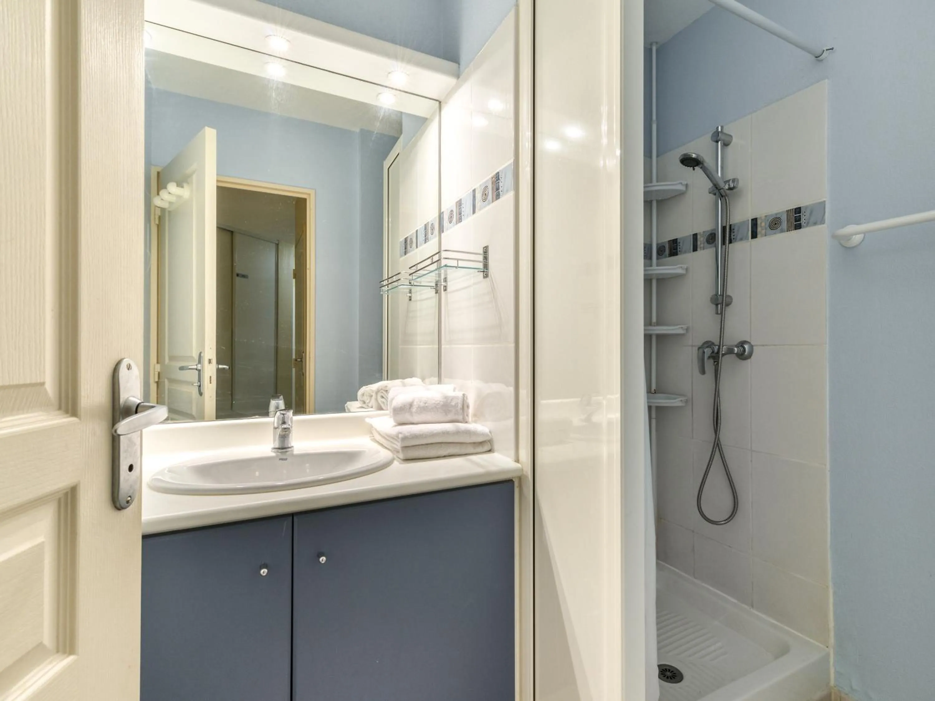 Bathroom in Vacancéole - Résidence Alizéa Beach