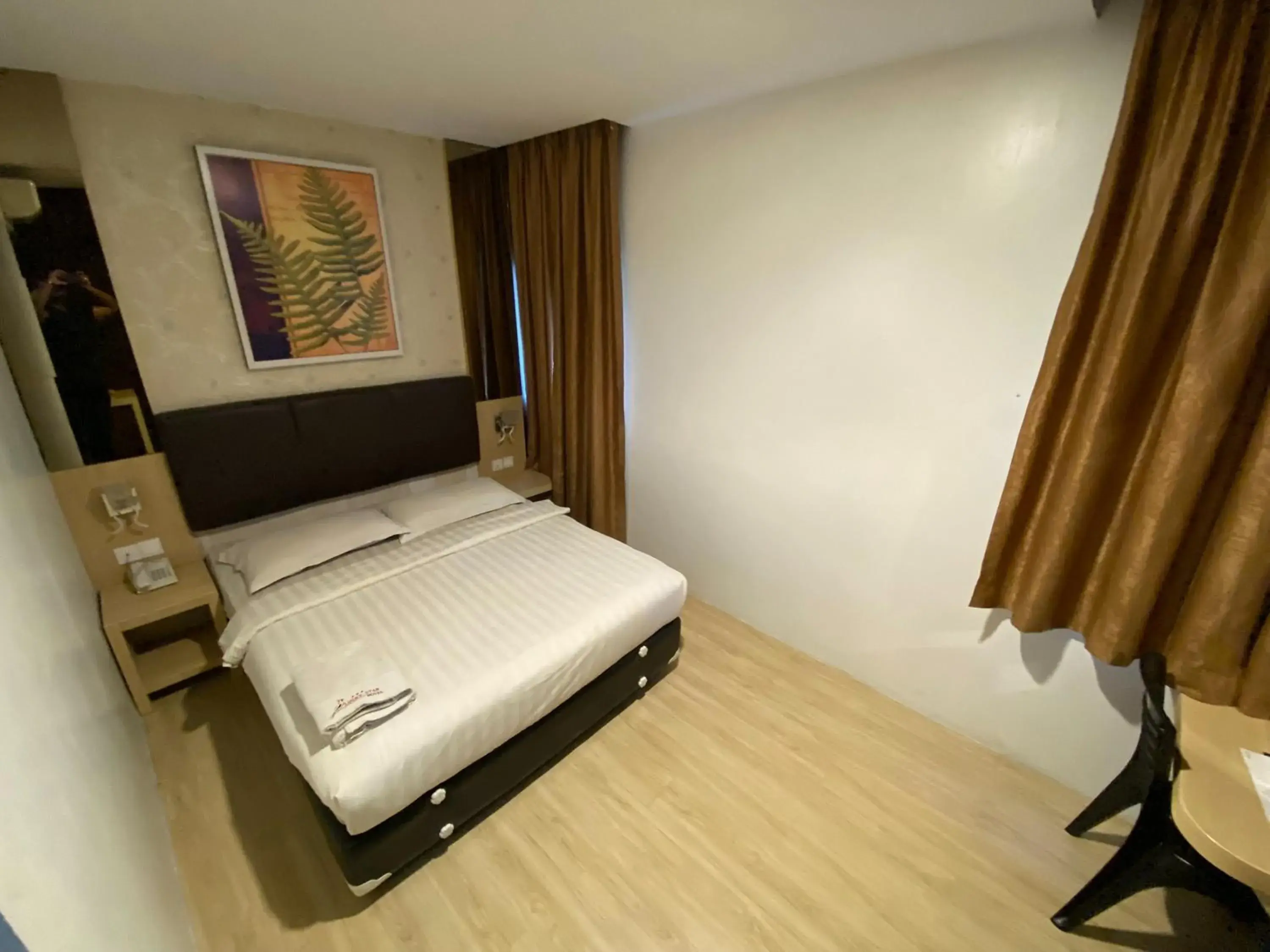 Superior Queen Room in Lucky Star Hotel Near Harbour Bay Batam Superior Queen Room in Lucky Star Hotel Near Harbour Bay Batam