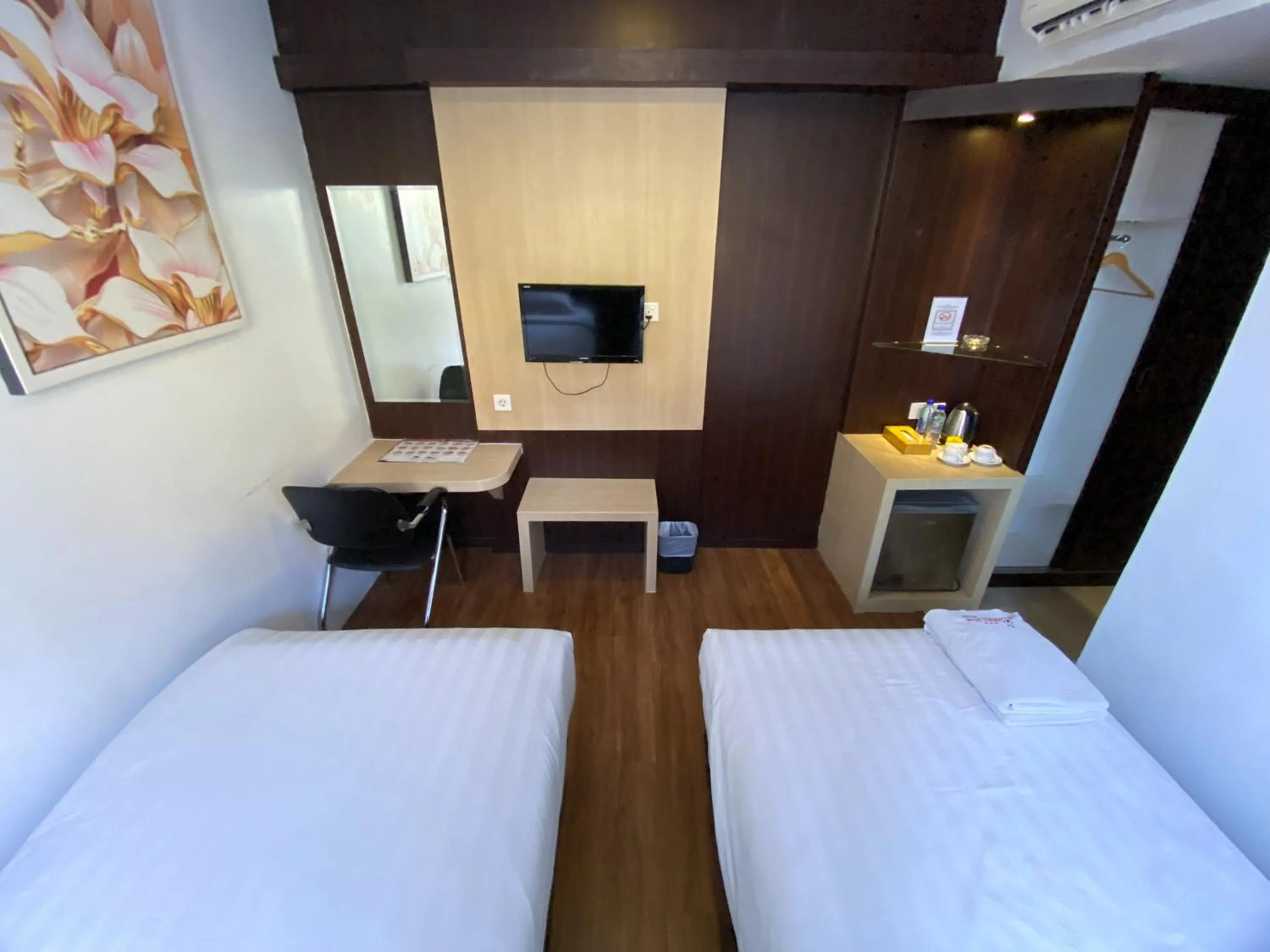 TV and multimedia, Bed in Lucky Star Hotel Near Harbour Bay Batam