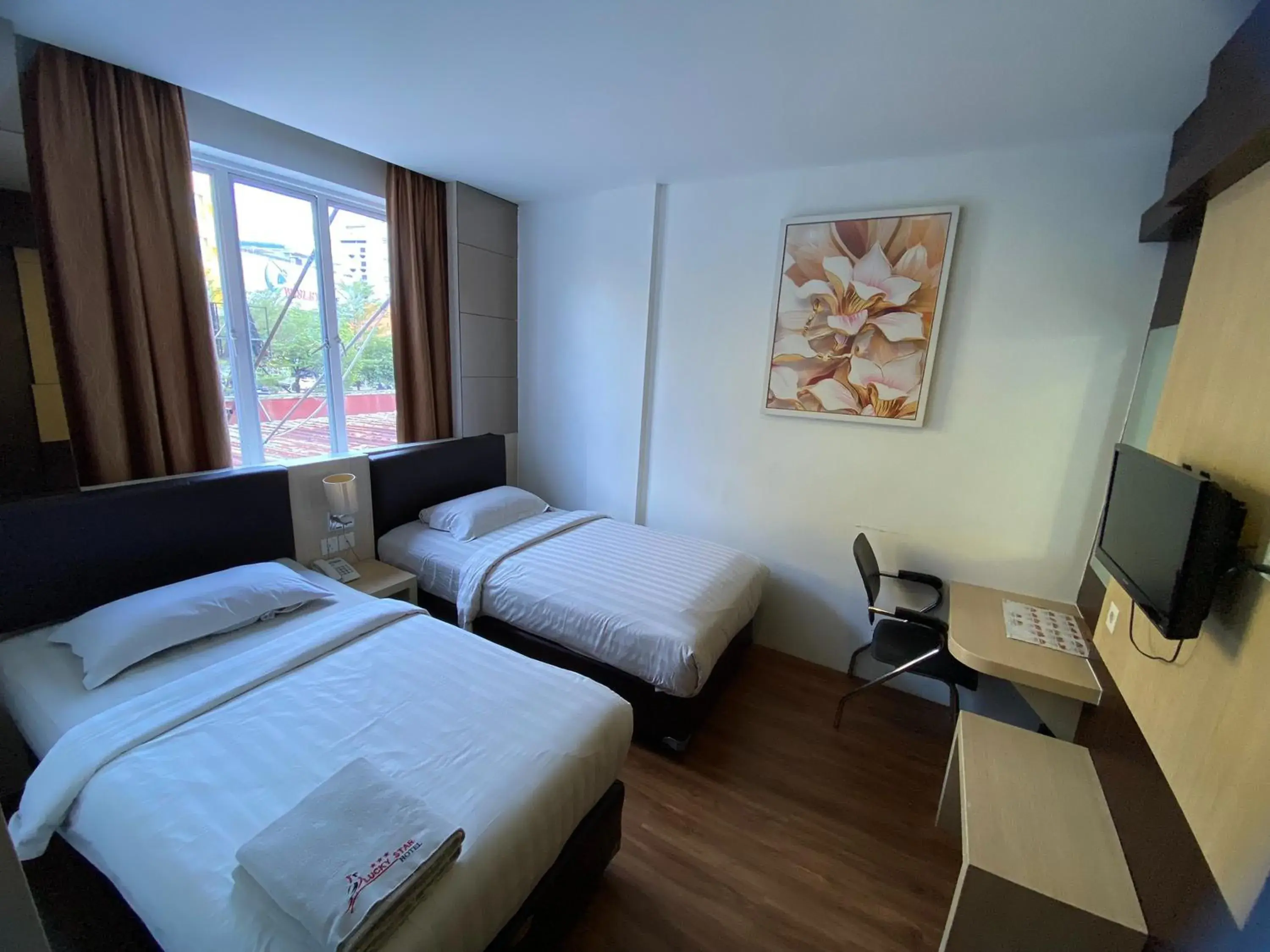 Superior Twin Room in Lucky Star Hotel Near Harbour Bay Batam Superior Twin Room in Lucky Star Hotel Near Harbour Bay Batam