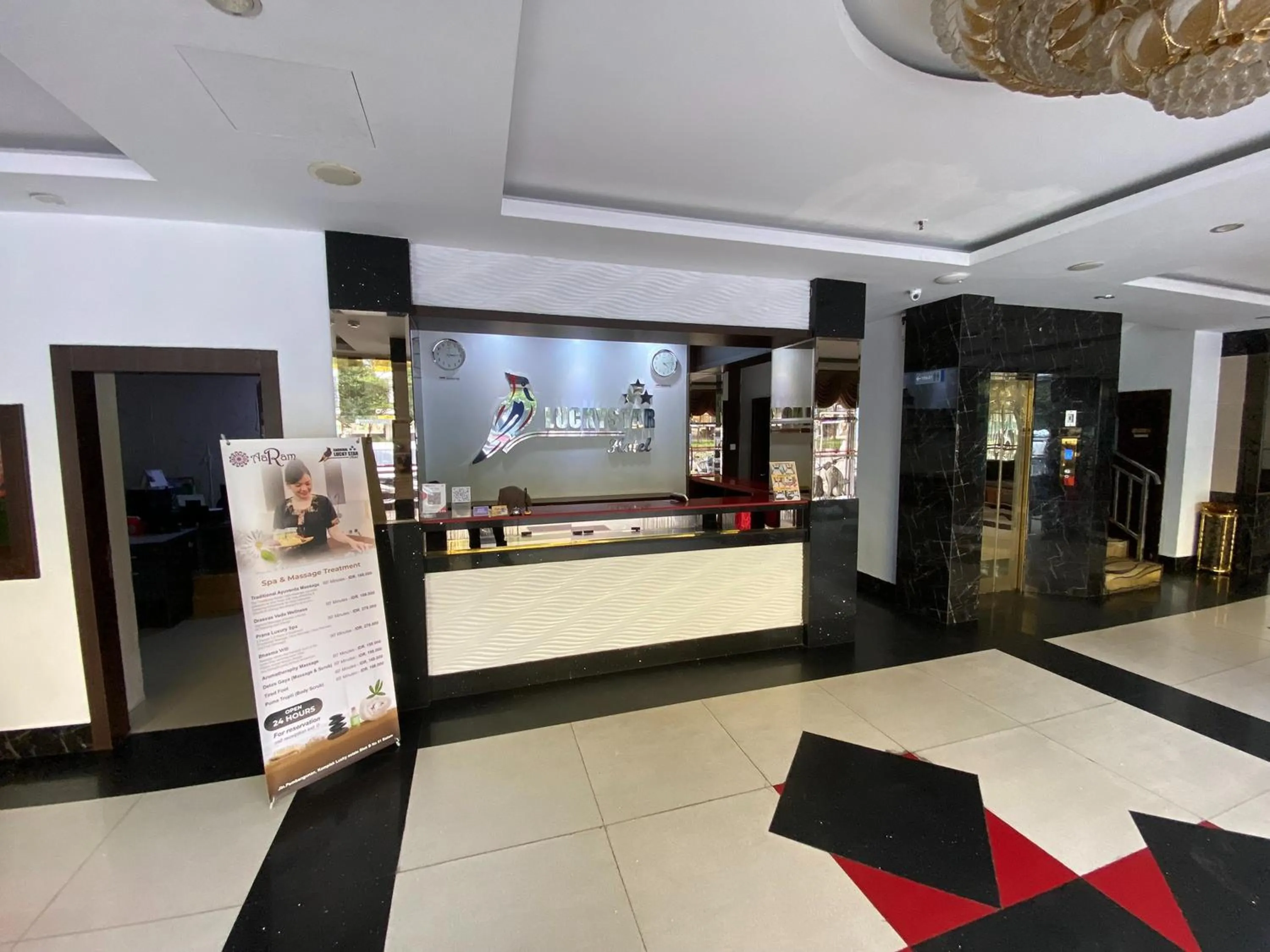 Lobby or reception in Lucky Star Hotel Near Harbour Bay Batam