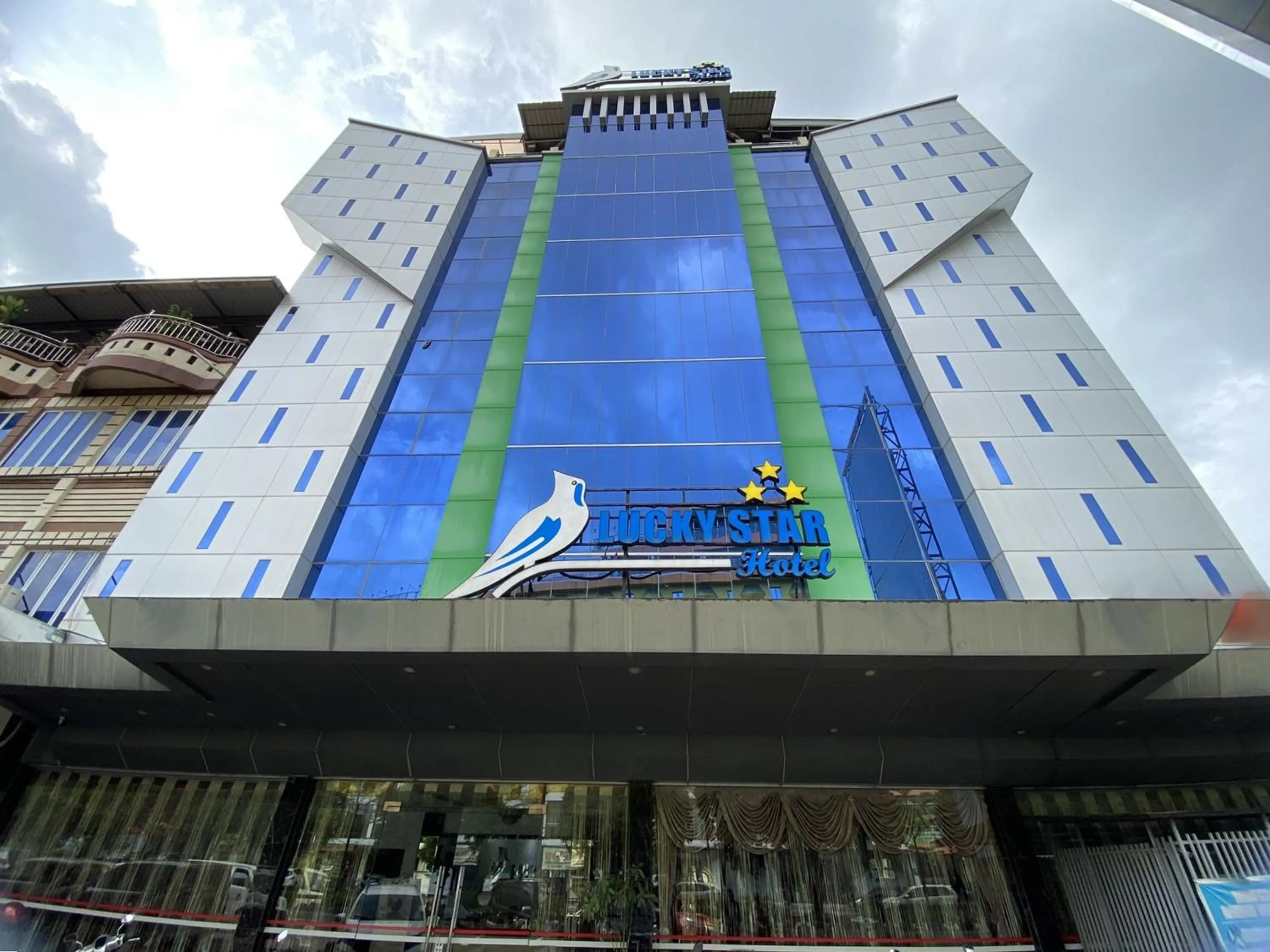 Property building in Lucky Star Hotel Near Harbour Bay Batam