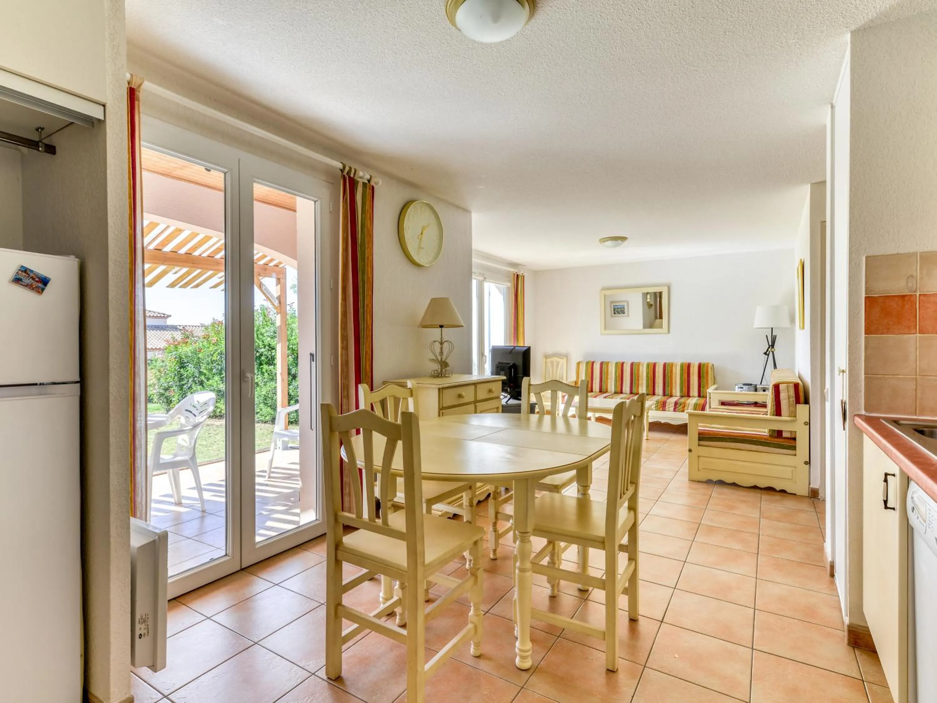 Dining area in Vacancéole - Port Minervois, Les Hauts du Lac
