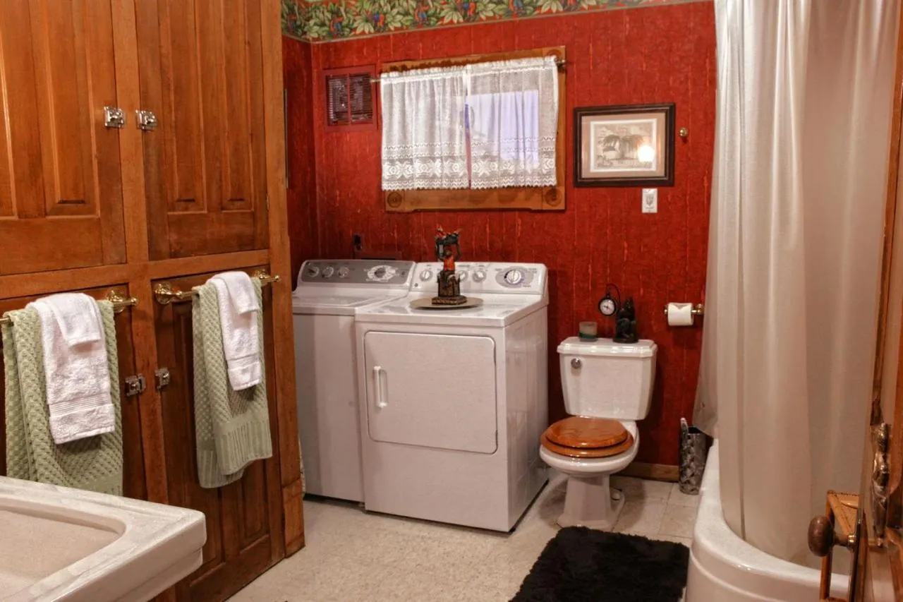 Bathroom in The Queen, A Victorian Bed & Breakfast